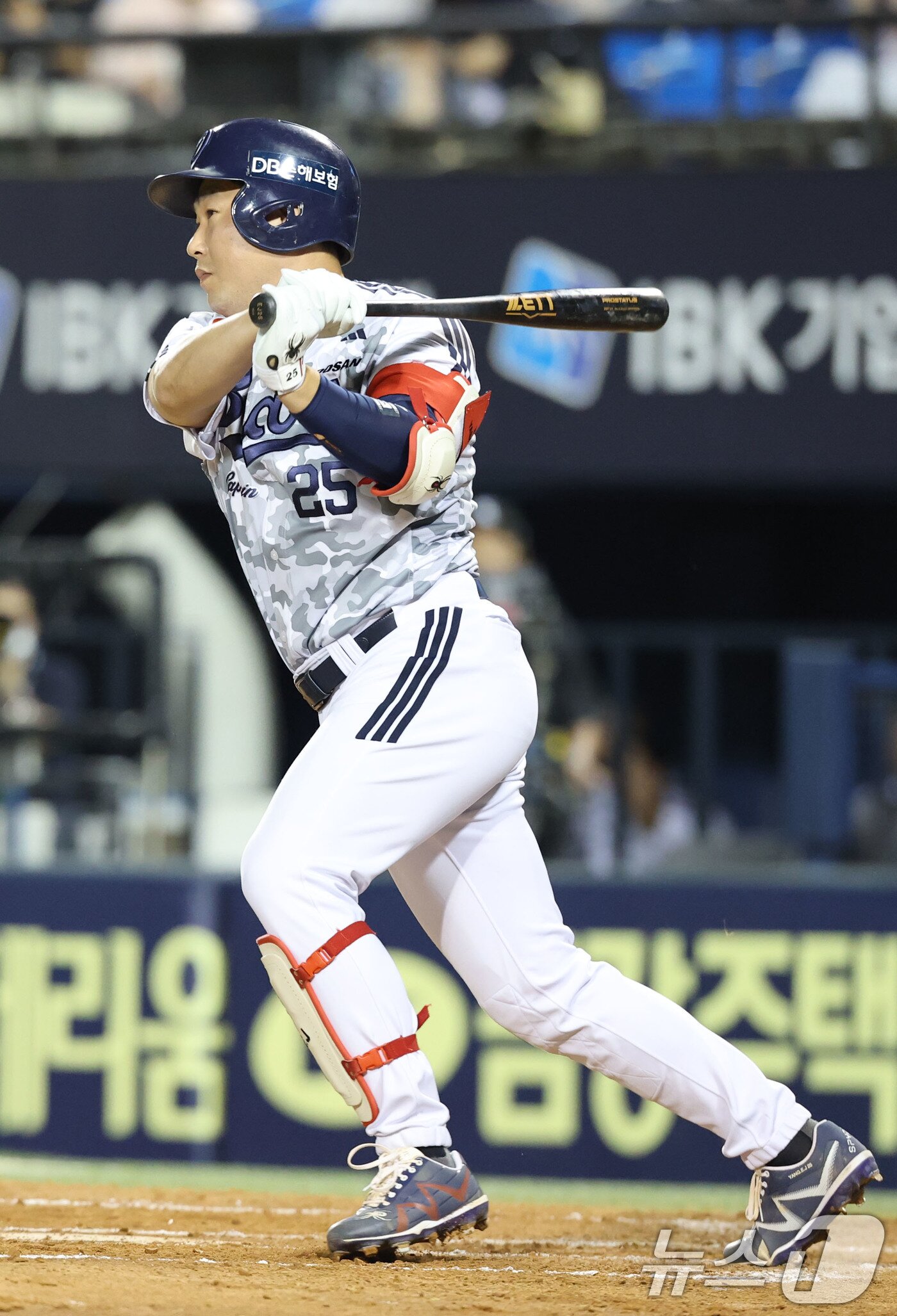 본문 이미지 - 양의지는 지난해 타격왕과 포수 부문 골든글러브를 수상했다. 2025.9.10/뉴스1 ⓒ News1 이광호 기자