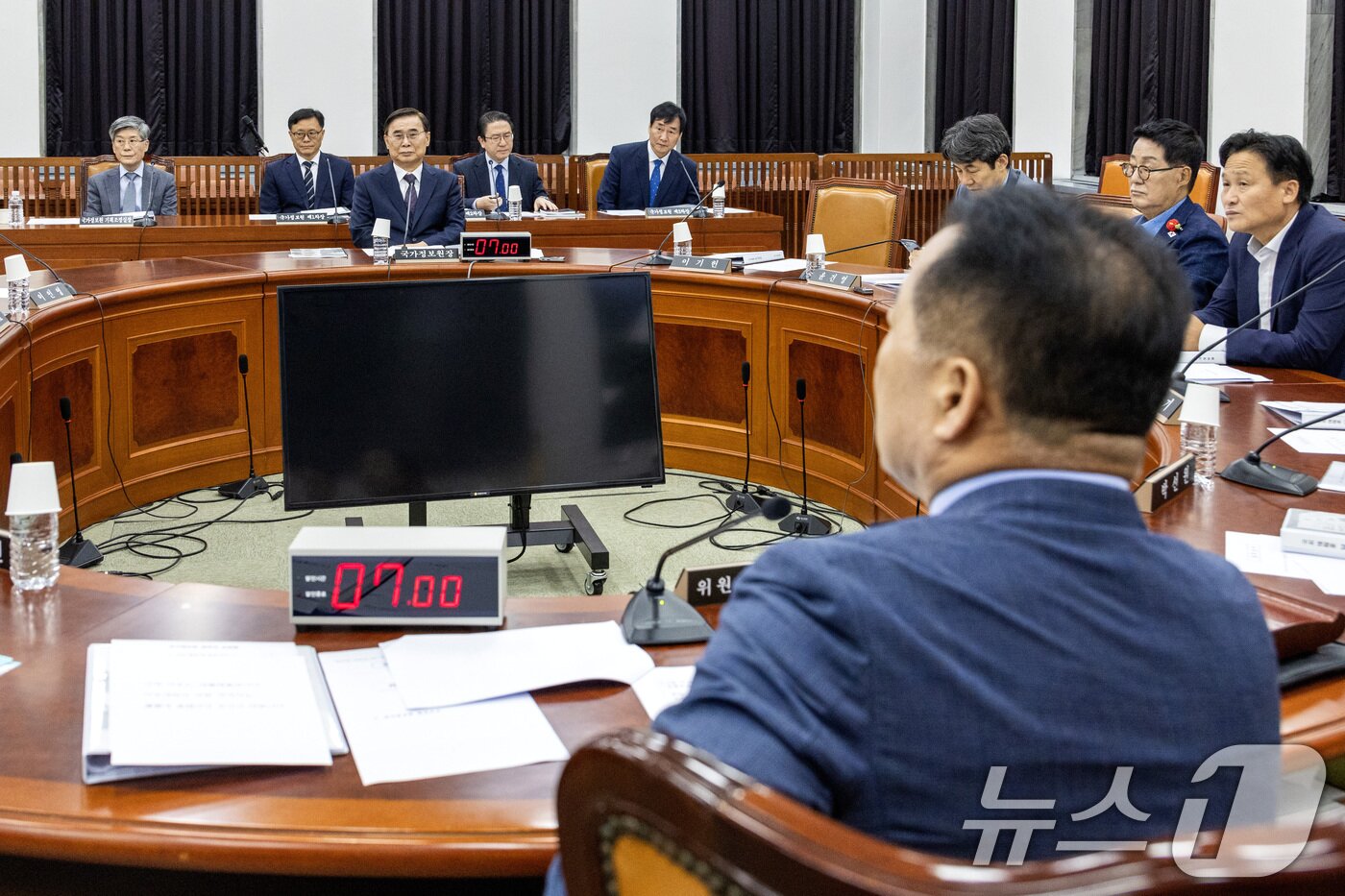 본문 이미지 - 이종석 국가정보원장이 11일 오전 서울 여의도 국회에서 열린 정보위원회 전체회의에 출석하고 있다. 2025.9.11/뉴스1 ⓒ News1 국회사진기자단