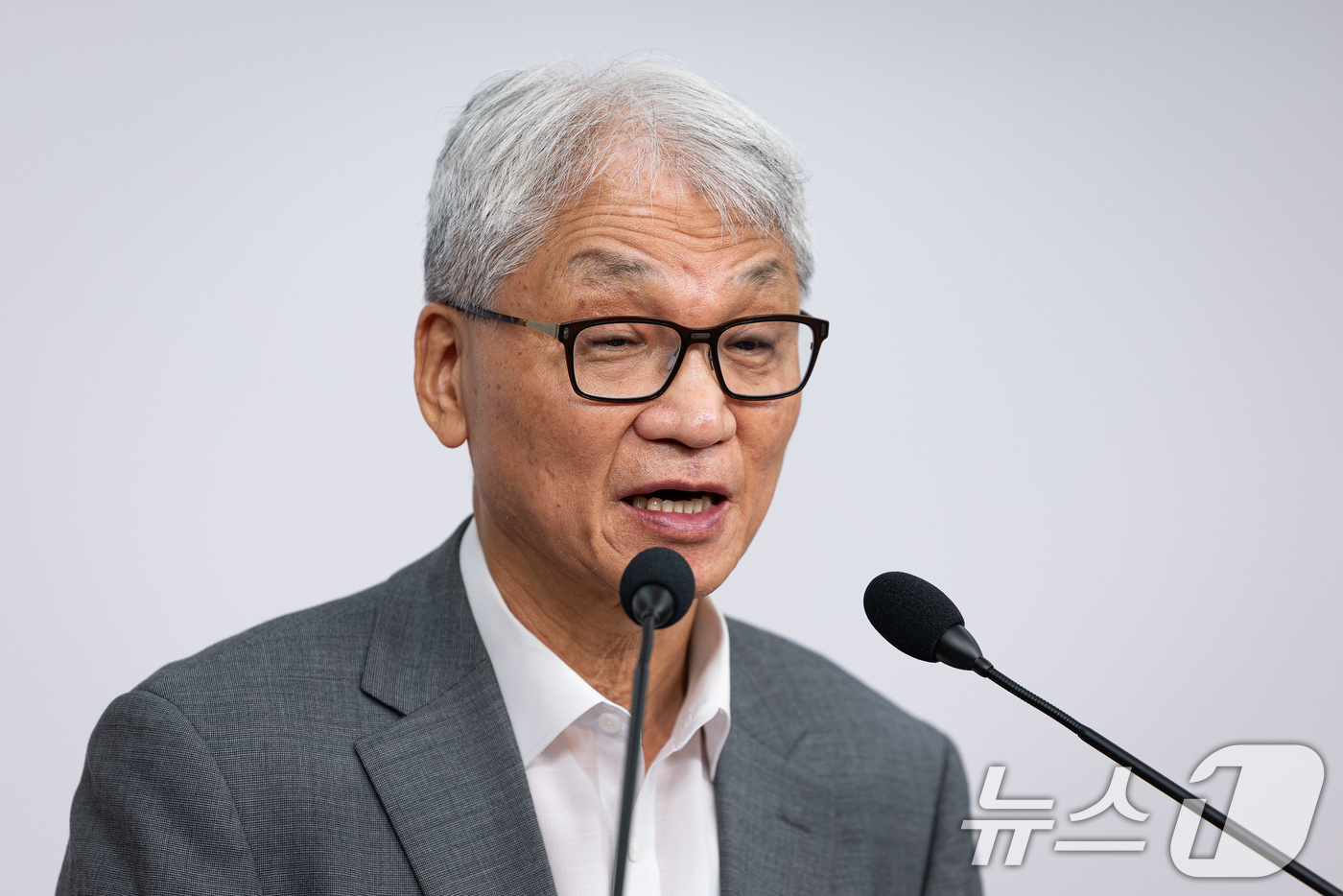 (서울=뉴스1) 유승관 기자 = 여상원 국민의힘 중앙윤리위원회 위원장이 11일 서울 여의도 당사에서 윤리위원회 회의 후 기자회견을 하고 있다.윤리위는 이날 회의에서 지난 대통령 선 …