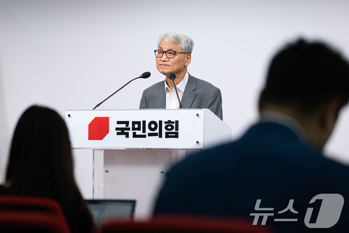 (서울=뉴스1) 유승관 기자 = 여상원 국민의힘 중앙윤리위원회 위원장이 11일 서울 여의도 당사에서 윤리위원회 회의 후 기자회견을 하고 있다.윤리위는 이날 회의에서 지난 대통령 선 …