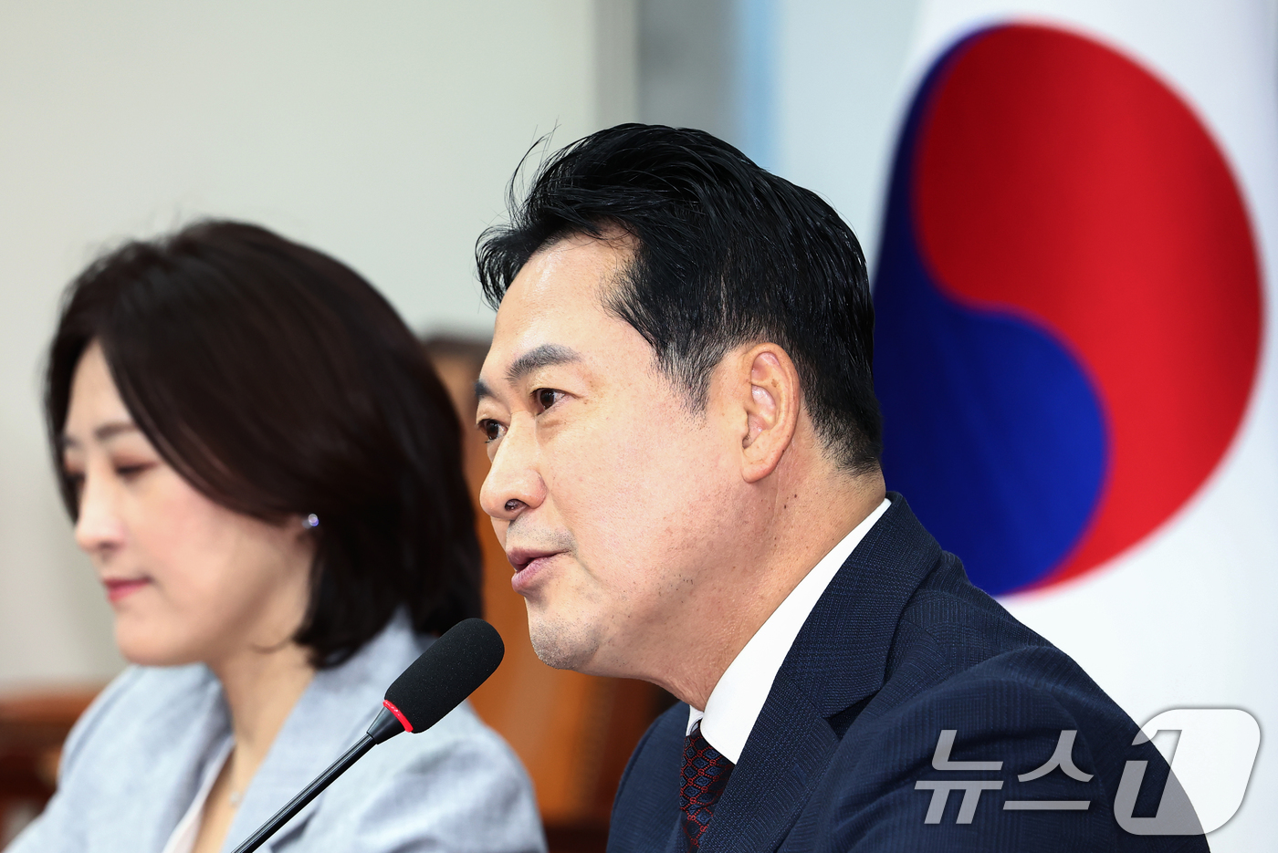 (서울=뉴스1) 김민지 기자 = 장동혁 국민의힘 대표가 11일 오후 서울 여의도 국회에서 이재명 대통령 취임 100일 기자회견 관련 입장 발표를 하고 있다. 2025.9.11/뉴스 …