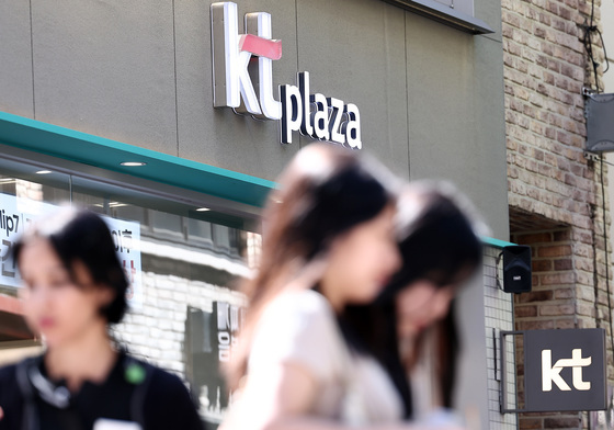 'KT무단결제 사건' 8명 추가 입건, 3명 구속…한국인도 포함