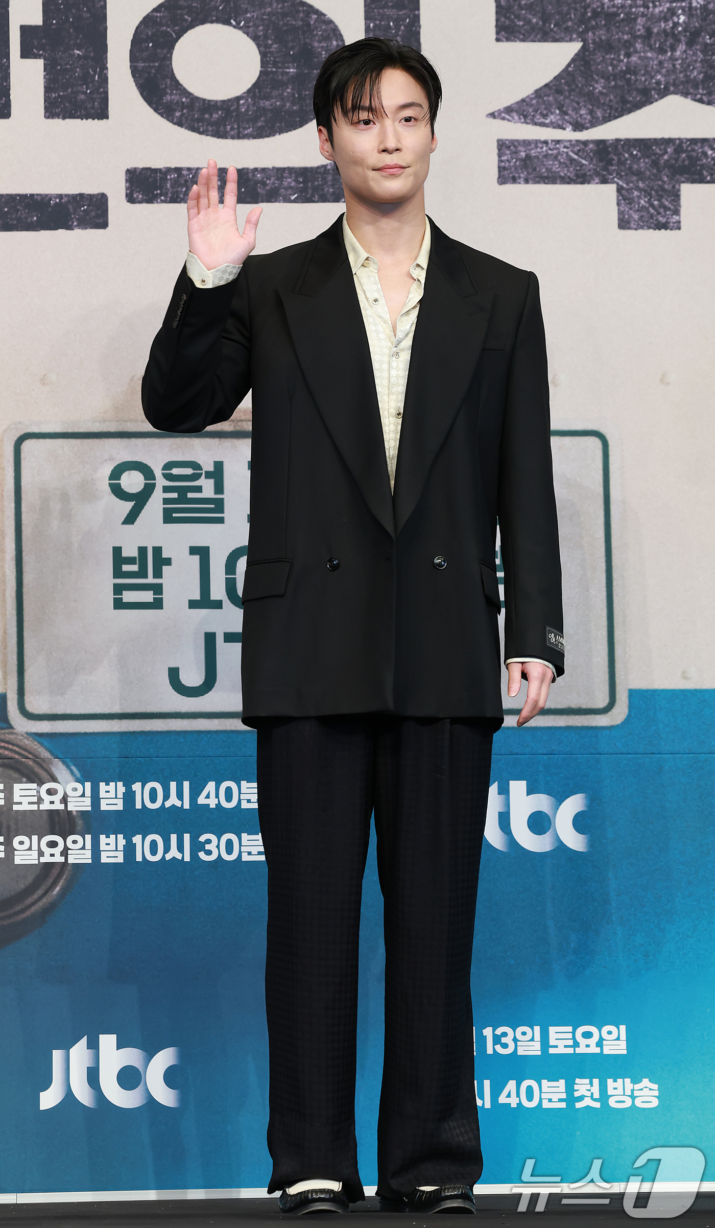 (서울=뉴스1) 권현진 기자 = 배우 허남준이 11일 오후 서울 구록 더링크서울 트리뷰트 포트폴리오 호텔에서 열린 JTBC 새 토일극 '백번의 추억' 제작발표회에서 포즈를 취하고 …