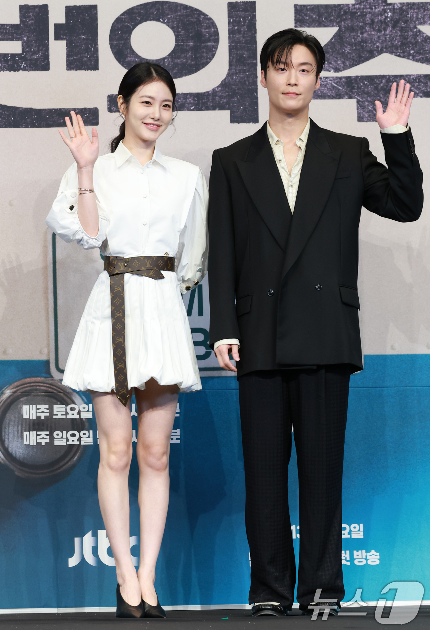 (서울=뉴스1) 권현진 기자 = 배우 신예은과 허남준(오른쪽)이 11일 오후 서울 구록  더링크서울 트리뷰트 포트폴리오 호텔에서 열린 JTBC 새 토일극 '백번의 추억' 제작발표회 …