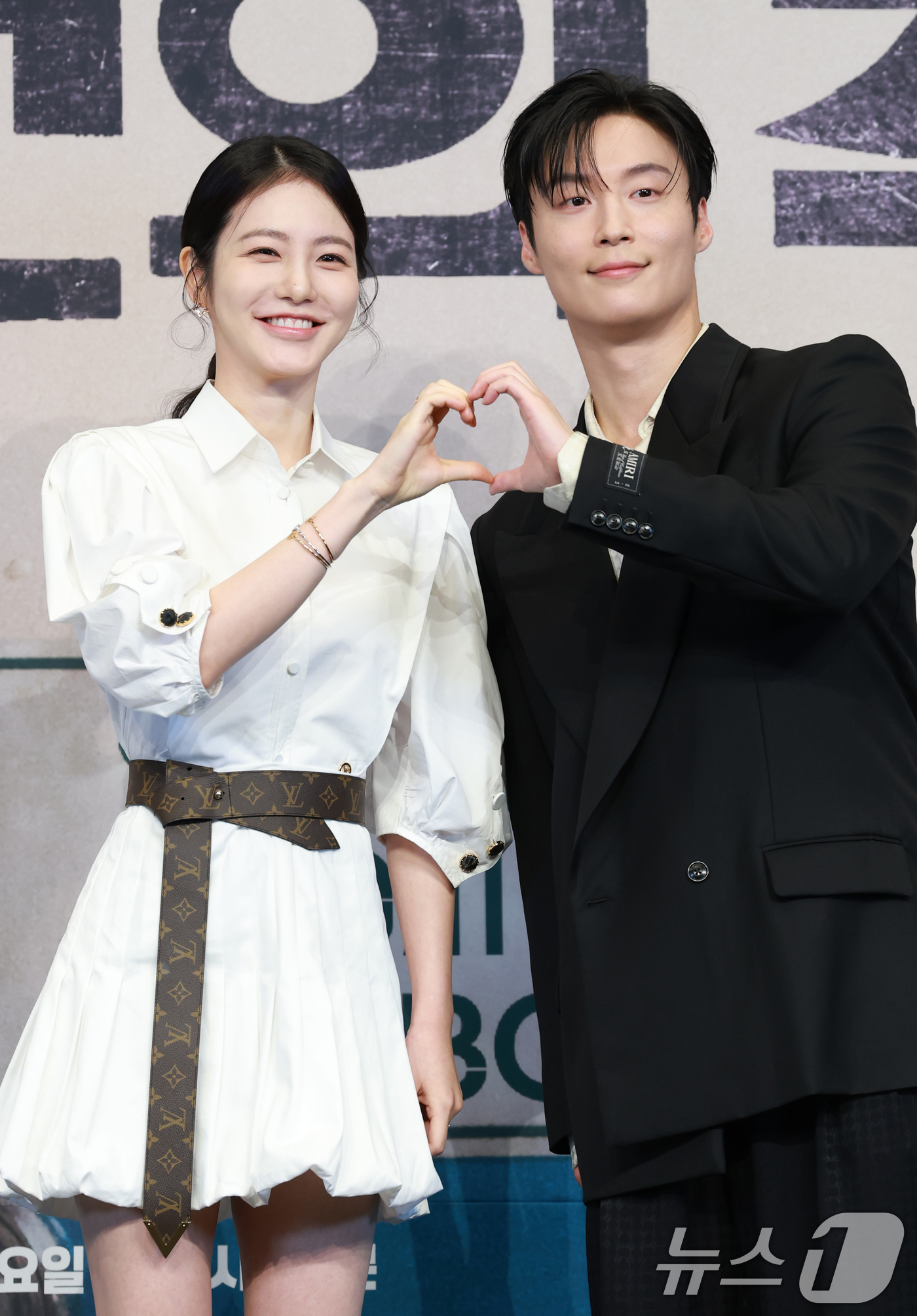 (서울=뉴스1) 권현진 기자 = 배우 신예은과 허남준(오른쪽)이 11일 오후 서울 구록  더링크서울 트리뷰트 포트폴리오 호텔에서 열린 JTBC 새 토일극 '백번의 추억' 제작발표회 …