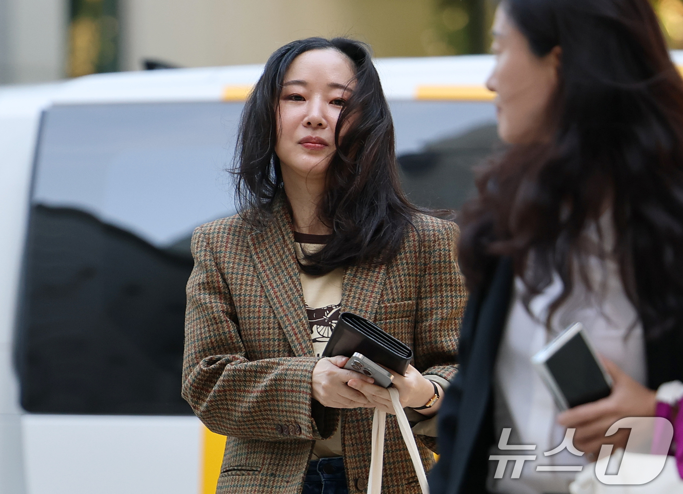 법원 들어서는 민희진