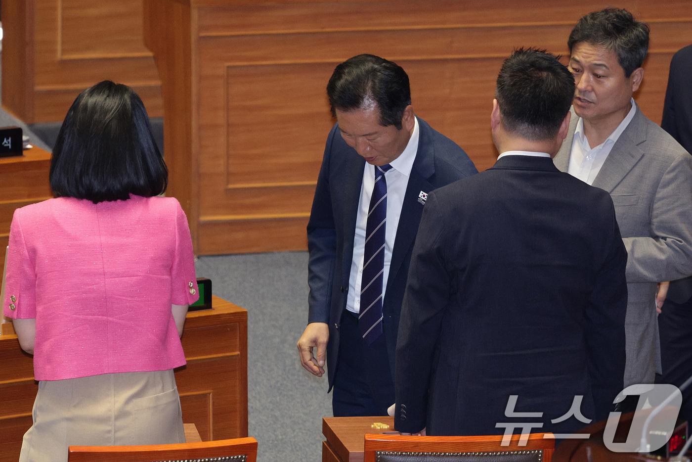 (서울=뉴스1) 신웅수 기자 = 정청래 더불어민주당 대표가 11일 오후 서울 여의도 국회에서 열린 제429회국회(정기회) 제4차 본회의에서 권성동 국민의힘 의원에 대한 체포동의안에 …