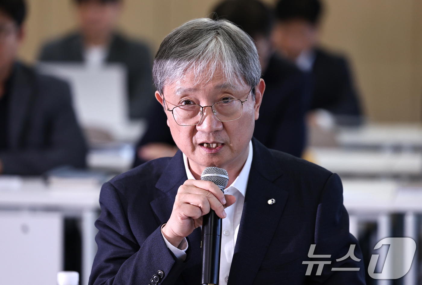 (서울=뉴스1) 구윤성 기자 = 이찬진 금융감독원장이 11일 오후 서울 강남구 네이버스퀘어 역삼에서 열린 금감원-빅테크 CEO 간담회에서 인사말을 하고 있다. 2025.09.11/ …