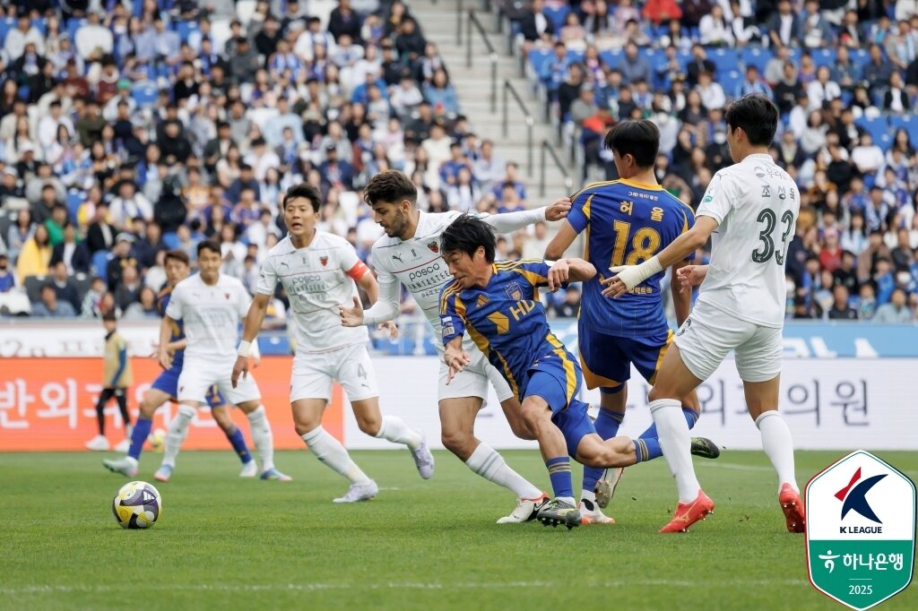 본문 이미지 - 갈 길이 바쁜 울산인데 하필이면 재개 후 첫 상대가 부담스러운 포항스틸러스다. &#40;프로축구연맹 제공&#41;