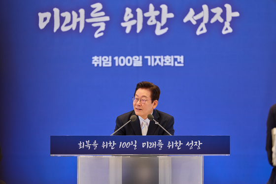 李대통령 재생에너지 강화 발언에…업계선 "탈원전 시즌2 되는 것이냐"
