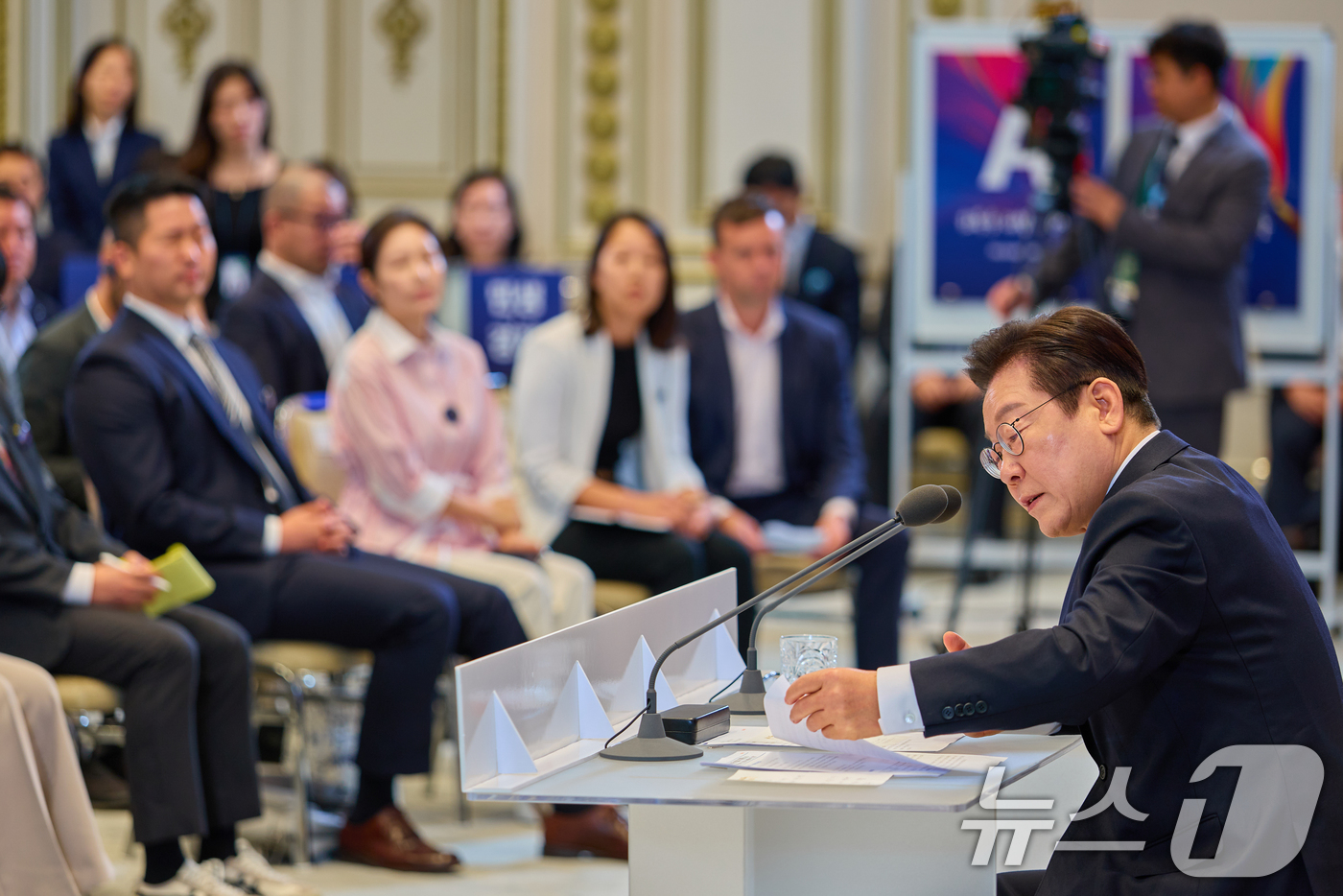 (서울=뉴스1) 허경 기자 = 이재명 대통령이 11일 청와대 영빈관에서 '회복을 위한 100일, 미래를 위한 성장'을 주제로 열린 취임 100일 기자회견에서 기자들의 질문에 답변하 …