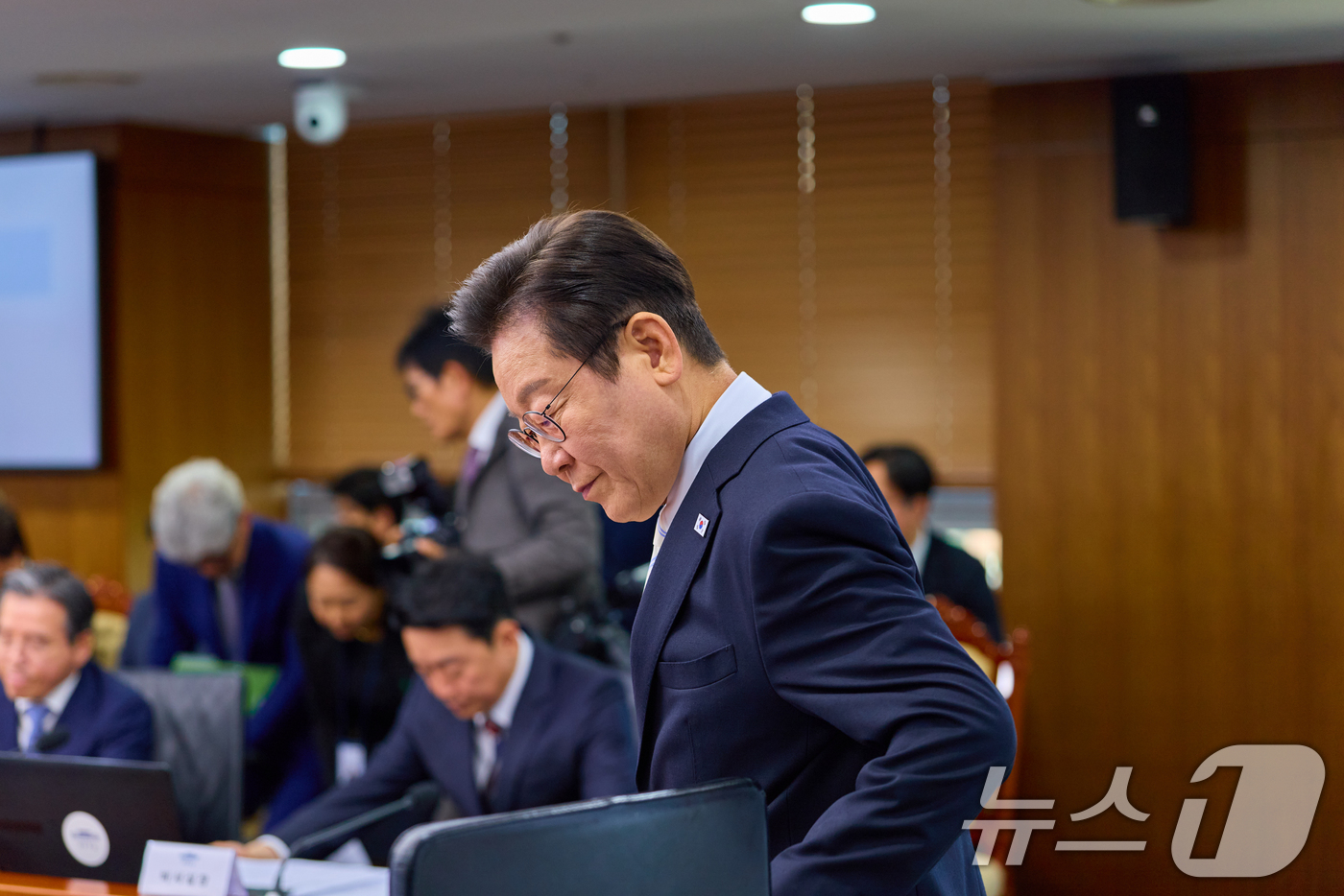 (서울=뉴스1) 허경 기자 = 이재명 대통령이 11일 서울 용산 대통령실 청사에서 열린 수석·보좌관 회의에 참석하고 있다. (대통령실 제공. 재판매 및 DB 금지) 2025.9.1 …