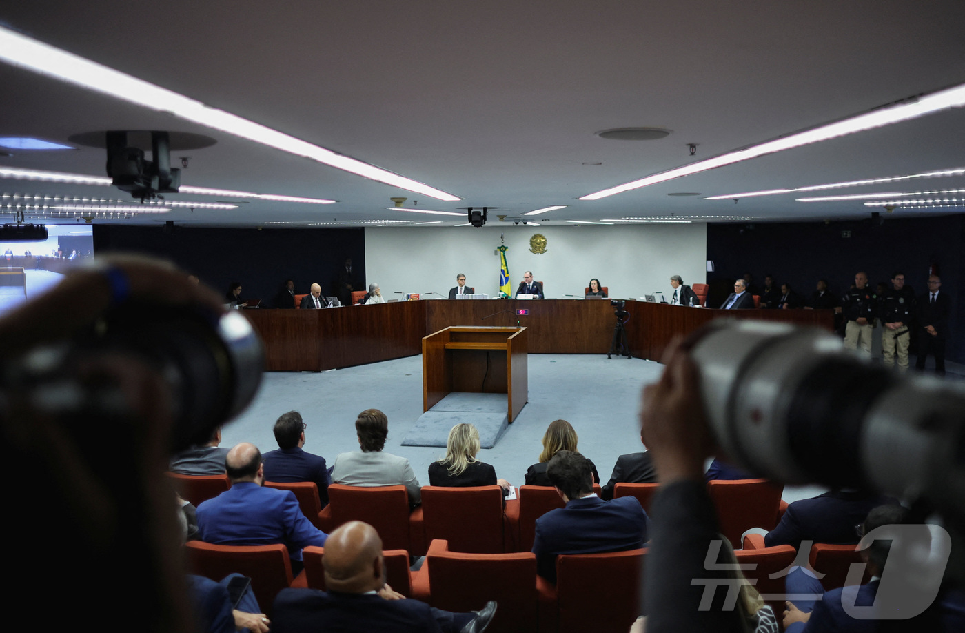 (브라질리아 로이터=뉴스1) 윤다정 기자 = 11일(현지시간) 브라질 연방대법원에서 알렉산드르 지 모라이스 대법관, 카르멘 루시아 대법관, 루이스 푹스 대법관, 플라비우 디누 대법 …