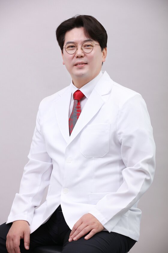 본문 이미지 - 리젠에스신경외과 조성윤 원장. (리젠에스신경외과 제공)