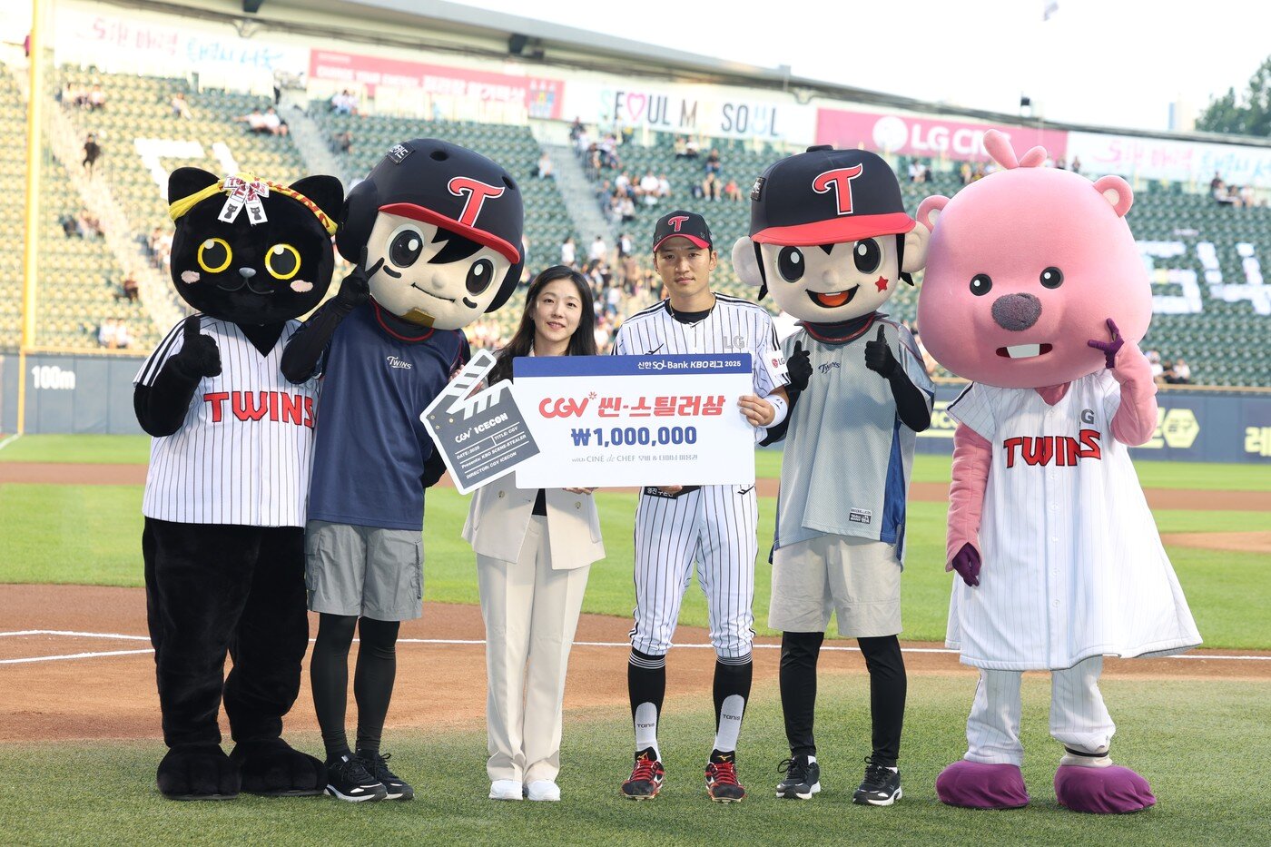 본문 이미지 - LG 트윈스 주장 박해민이 KBO와 CGV가 공동 제정한 '월간 CGV 씬-스틸러상'의 8월 수상자로 선정됐다.(KBO 제공)