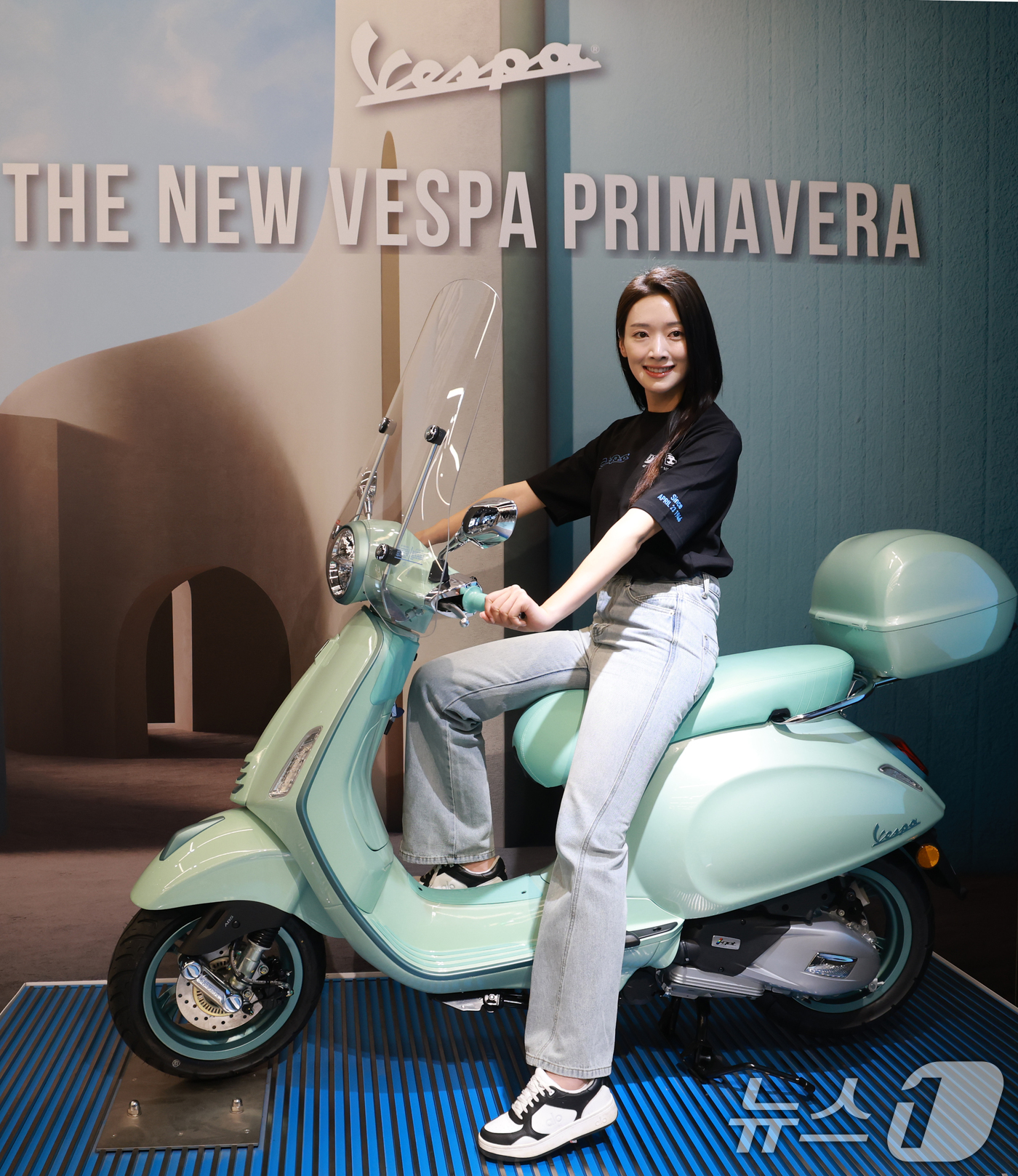 (서울=뉴스1) 권현진 기자 = 이탈리아 아이코닉 모터사이클 브랜드 베스파(VESPA)가 12일 오전 서울 강남구 신사동에서 열린 베스파 신모델 출시 행사에서 ‘프리마베라’를 선보 …