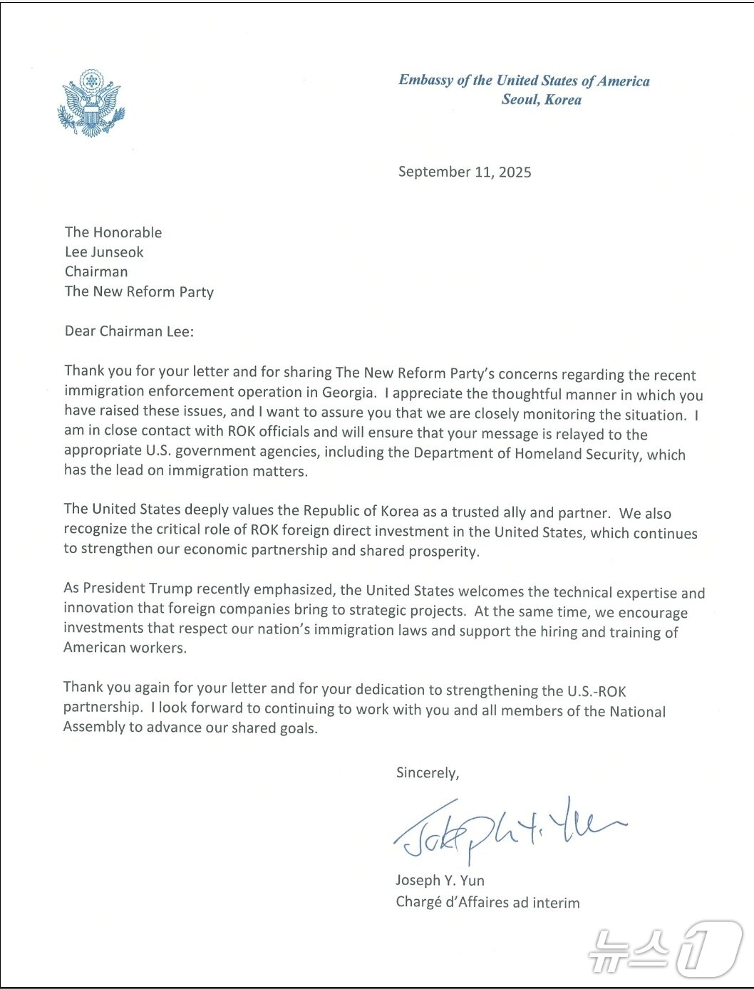 본문 이미지 - 이준석 개혁신당 대표가 11일 수령한 미국 대사관 측 답신.  (개혁신당)  