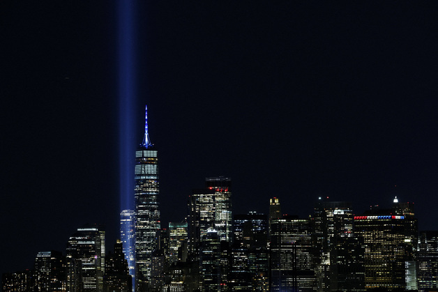 [포토] 뉴욕 밤하늘 밝힌 9·11 테러 희생자 추모 위한 '트리뷰트 인 라이트'
