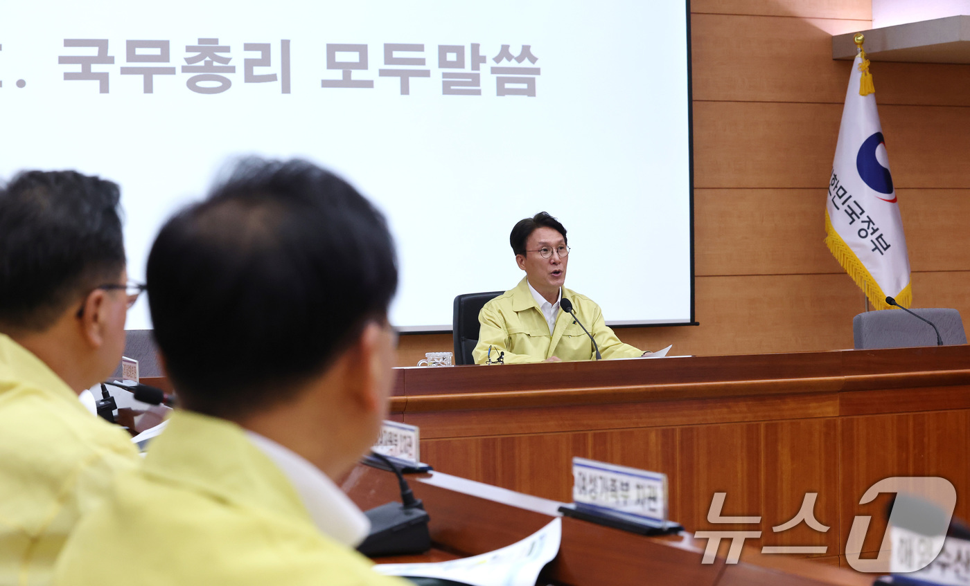 (서울=뉴스1) 임세영 기자 = 김민석 국무총리가 12일 서울 종로구 정부서울청사 별관 국제회의실에서 열린 2025년 을지연습 사후강평 회의에서 모두발언을 하고 있다. 2025.9 …