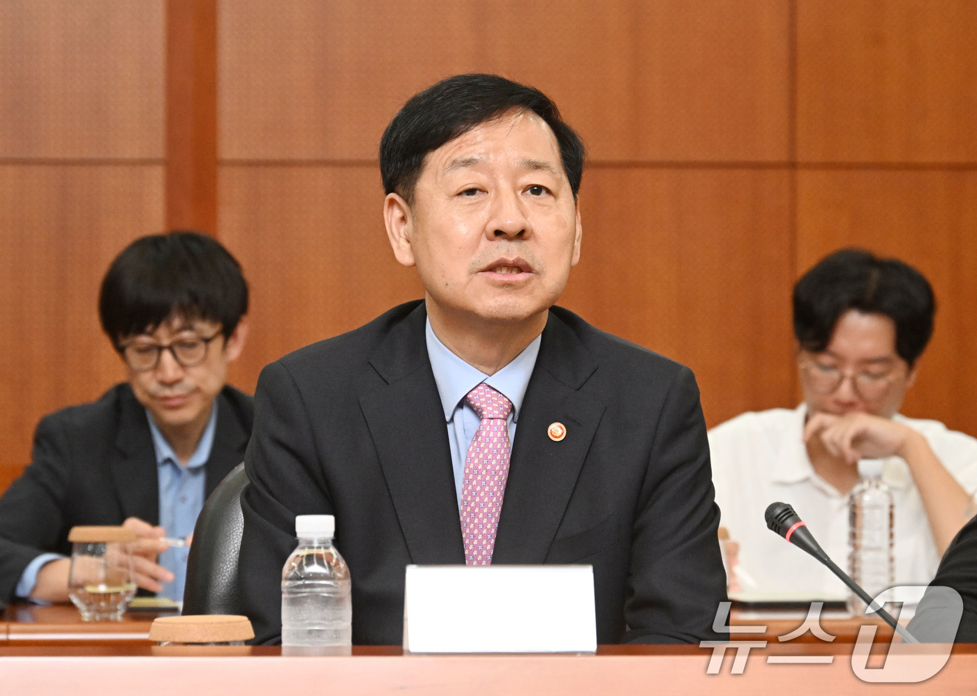 (서울=뉴스1) = 구윤철 경제부총리 겸 기획재정부 장관이 12일 경기 의왕시 현대자동차 로보틱스 랩에서 개최된 'AI 대전환 릴레이 현장 간담회'에 참석해 모두 발언을 하고 있다 …