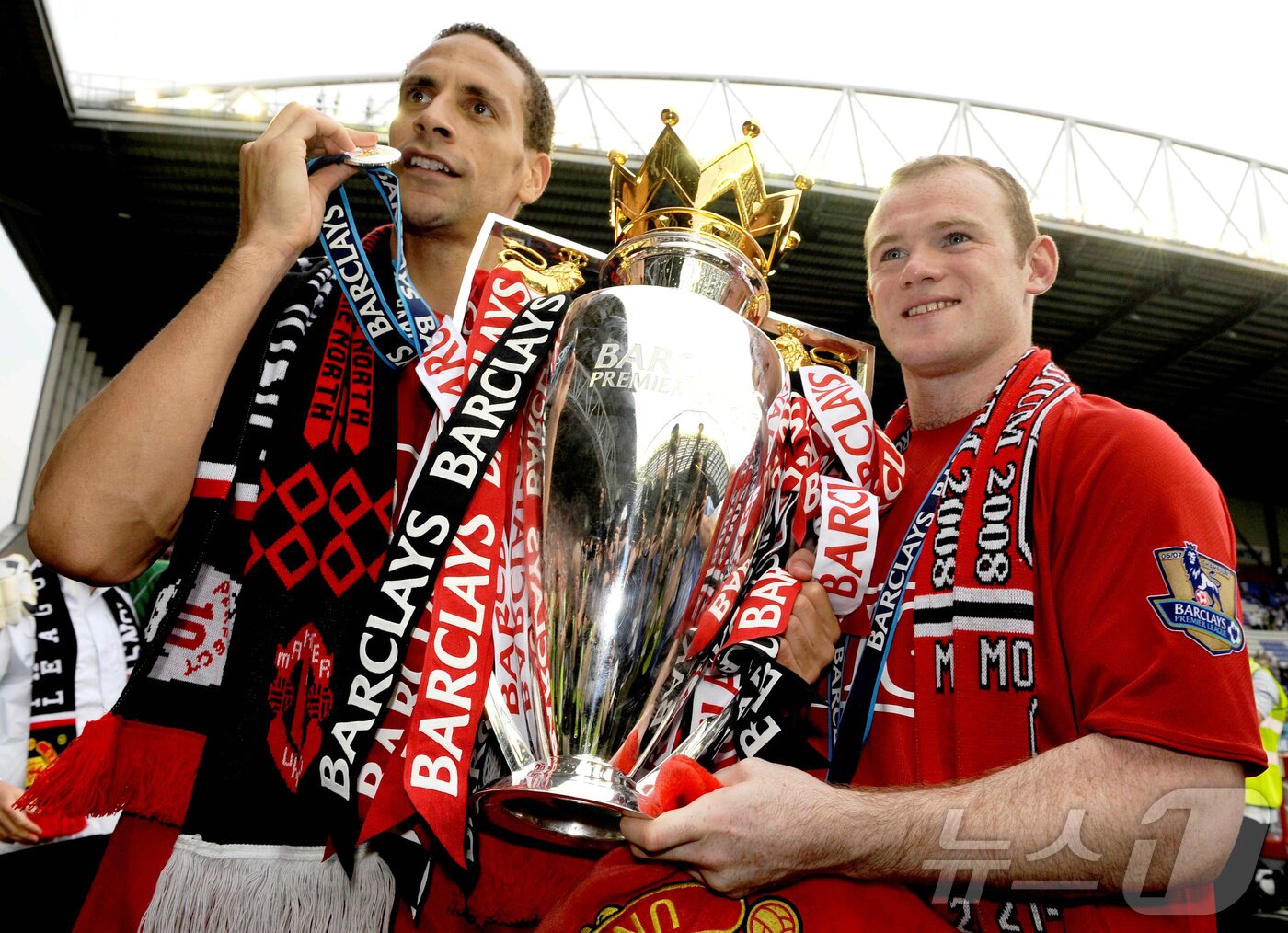 본문 이미지 - 리오 퍼디난드&#40;왼쪽&#41;과 웨인 루니.2021.1.16/뉴스1 ⓒ 로이터=뉴스1 ⓒ News1 김민재 기자