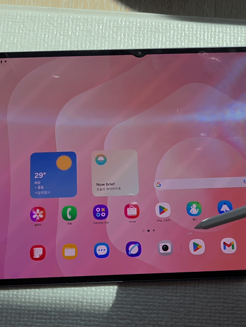 본문 이미지 - 강한 한낮 햇빛 아래에서도 강한 밝기를 자랑하는 갤럭시탭S11 울트라 2025.09.12/뉴스1 ⓒNews1 김정현 기자