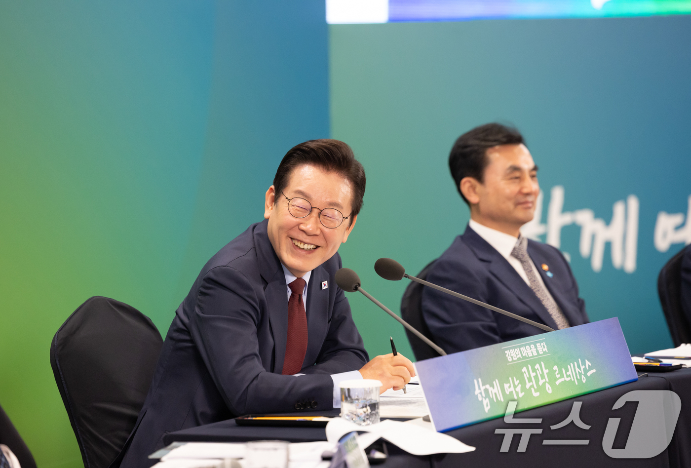 (서울=뉴스1) 허경 기자 = 이재명 대통령이 12일 강원 춘천시 강원창작개발센터에서 열린 '강원의 마음을 듣다' 타운홀 미팅에서 발언하고 있다. (대통령실 제공. 재판매 및 DB …