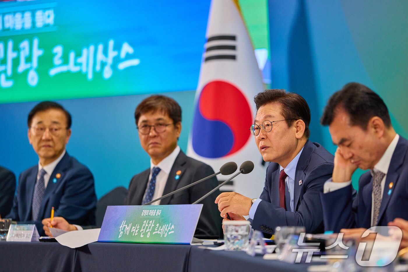 본문 이미지 - 이재명 대통령이 9월 12일 강원 춘천시 강원창작개발센터에서 열린 &#39;강원의 마음을 듣다&#39; 타운홀 미팅에서 발언하고 있다. &#40;대통령실 제공. 재판매 및 DB 금지&#41; 2025.9.12/뉴스1 ⓒ News1 허경 기자