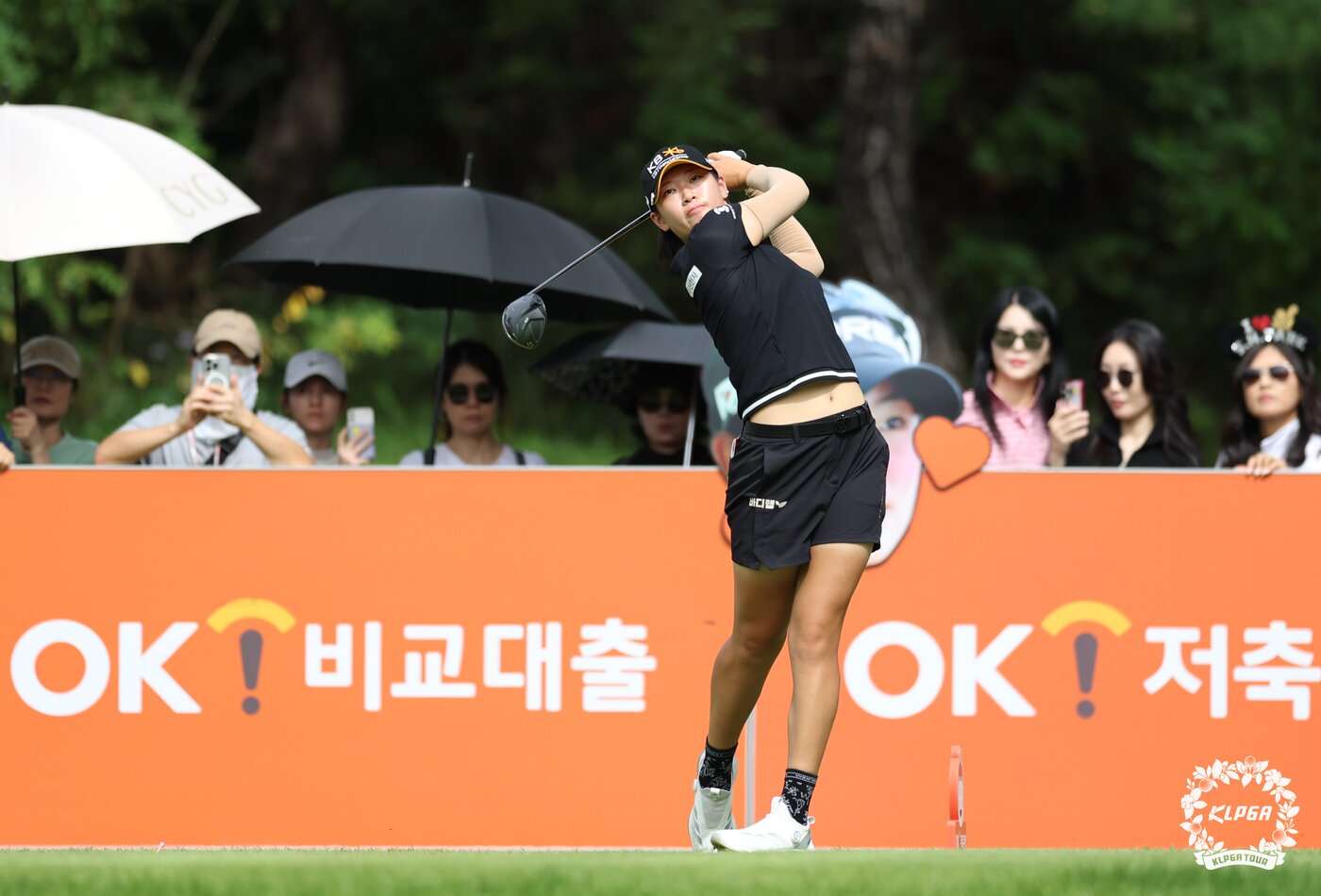 본문 이미지 - 방신실이 13일 경기 포천아도니스CC에서 열린 &#39;OK저축은행 읏맨 오픈&#39; 2라운드 9번홀에서 티샷을 하고 있다. &#40;KLPGA 제공. 재판매 및 DB 금지&#41; 2025.9.13/뉴스1