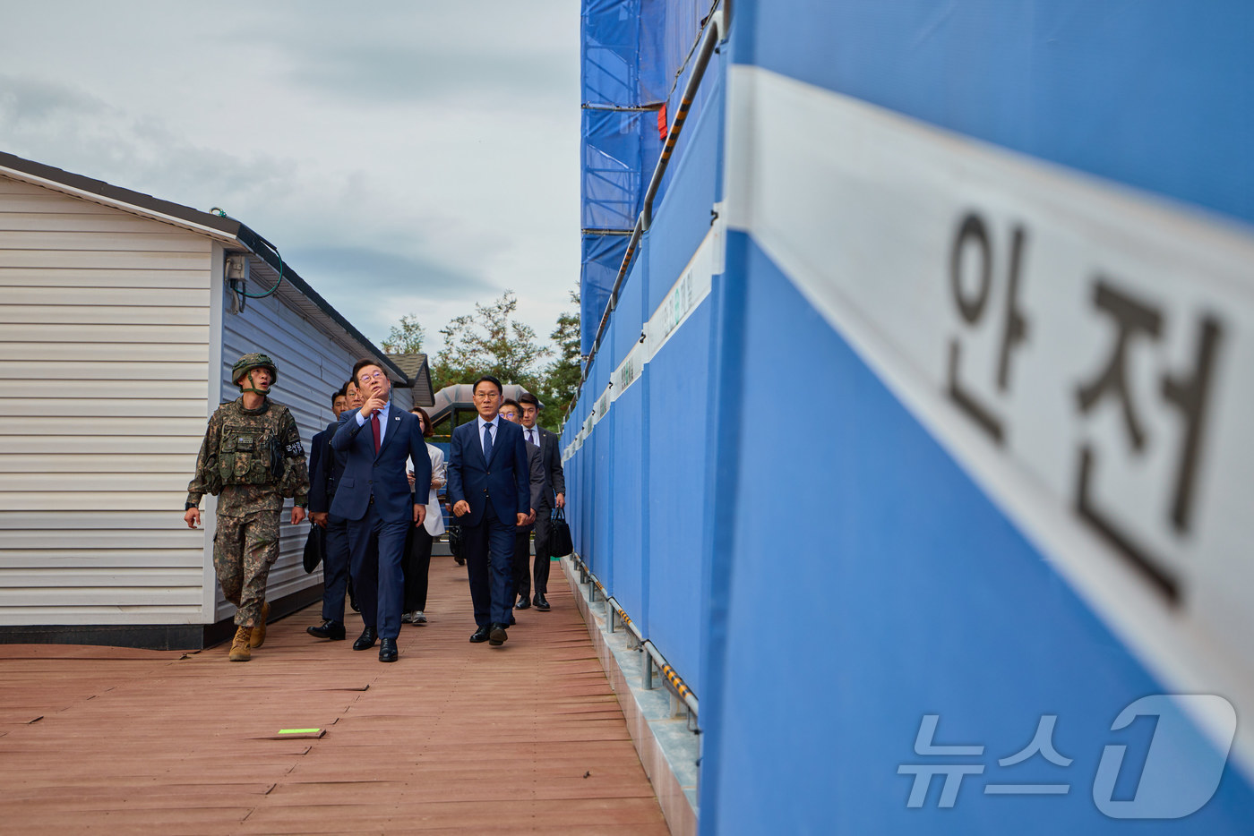 (서울=뉴스1) 이재명 기자 = 이재명 대통령이 지난 12일 강원도 화천군 육군 제7보병사단 칠성전망대를 방문해 우리 군의 대비 태세를 점검하고 있다. (이재명 대통령 SNS. 재 …