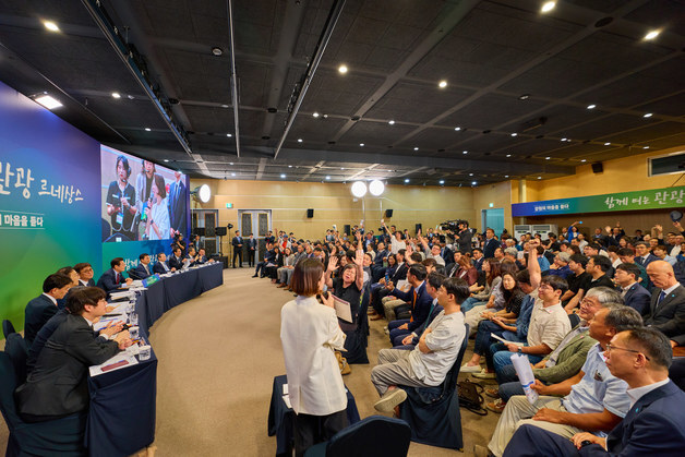 "삼척시내엔 도서관 없다" 초등교사 2개월 넘게 악성 댓글·민원 시달려
