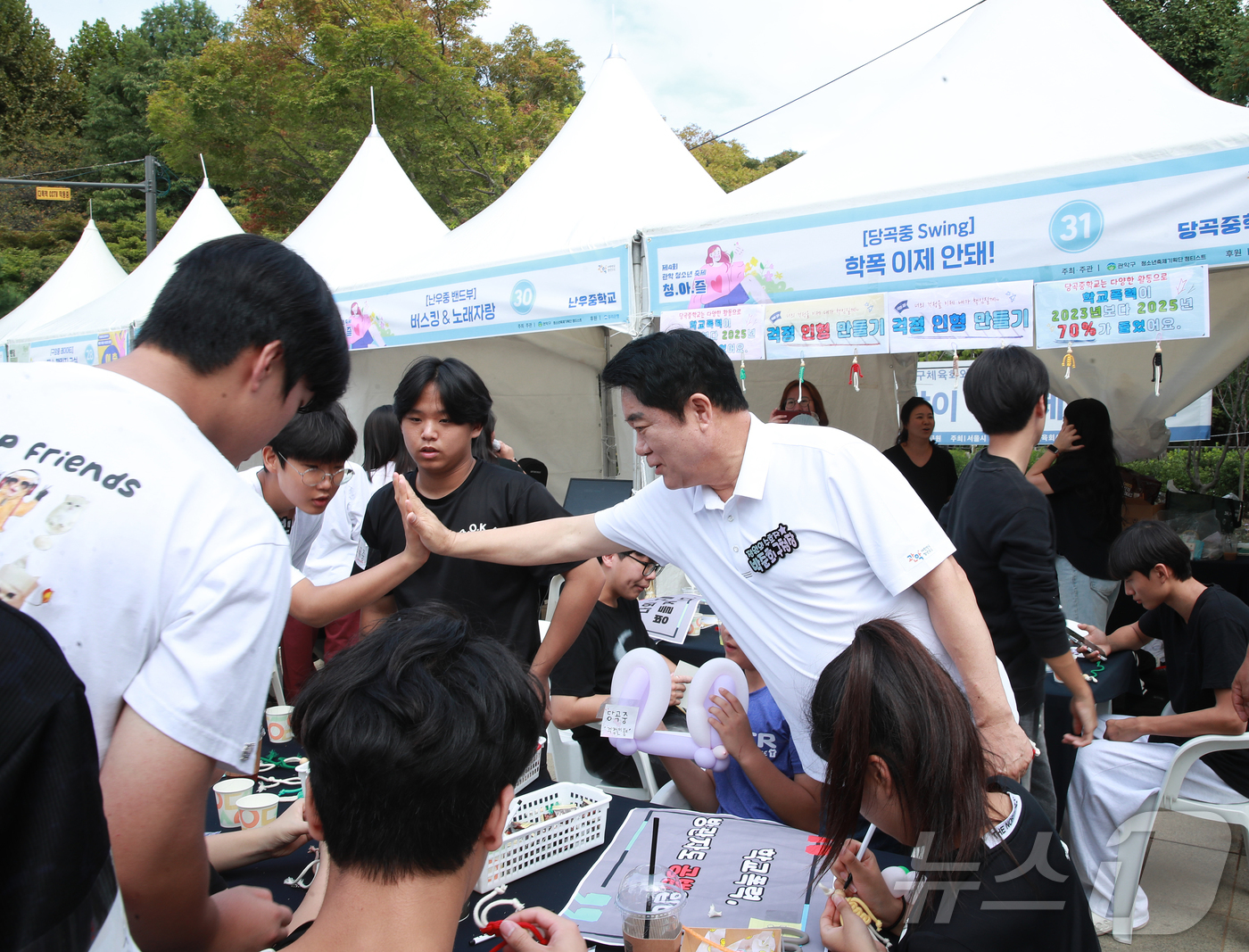 (서울=뉴스1) = 13일 서울시 관악구 낙성대공원에서 관악청소년축제 제4회 청아즐(#마음의 정원)이 개최됐다. 축제에서는 청소년 동아리 공연을 비롯해 다양한 동아리부스, 체험부스 …