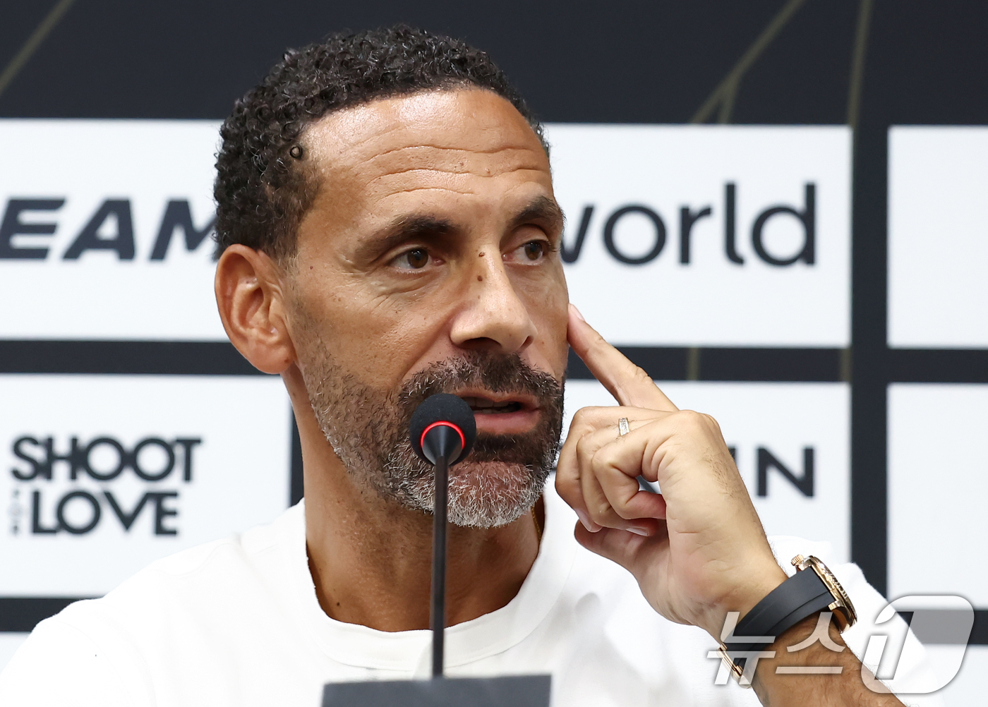 (서울=뉴스1) 김민지 기자 = 13일 오후 서울 마포구 서울월드컵경기장에서 열린 '2025 아이콘매치: 창의 귀환, 반격의 시작' 미디어데이에서 실드 유나이티드 주장 리오 퍼디난 …