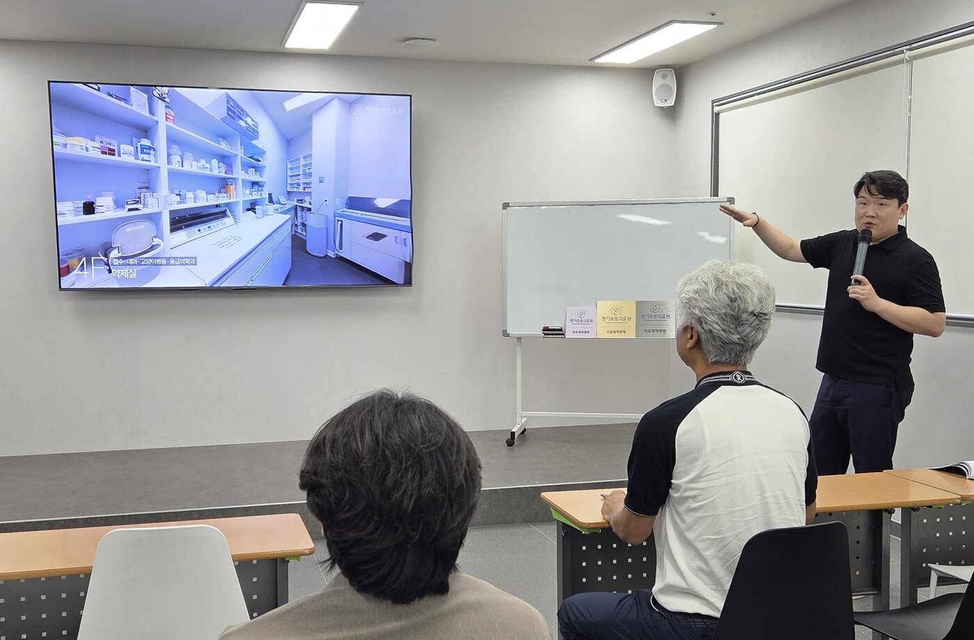 본문 이미지 - 윤국진 경기동물의료원 대표원장이 병원 소개를 하고 있다. ⓒ 뉴스1 한송아 기자