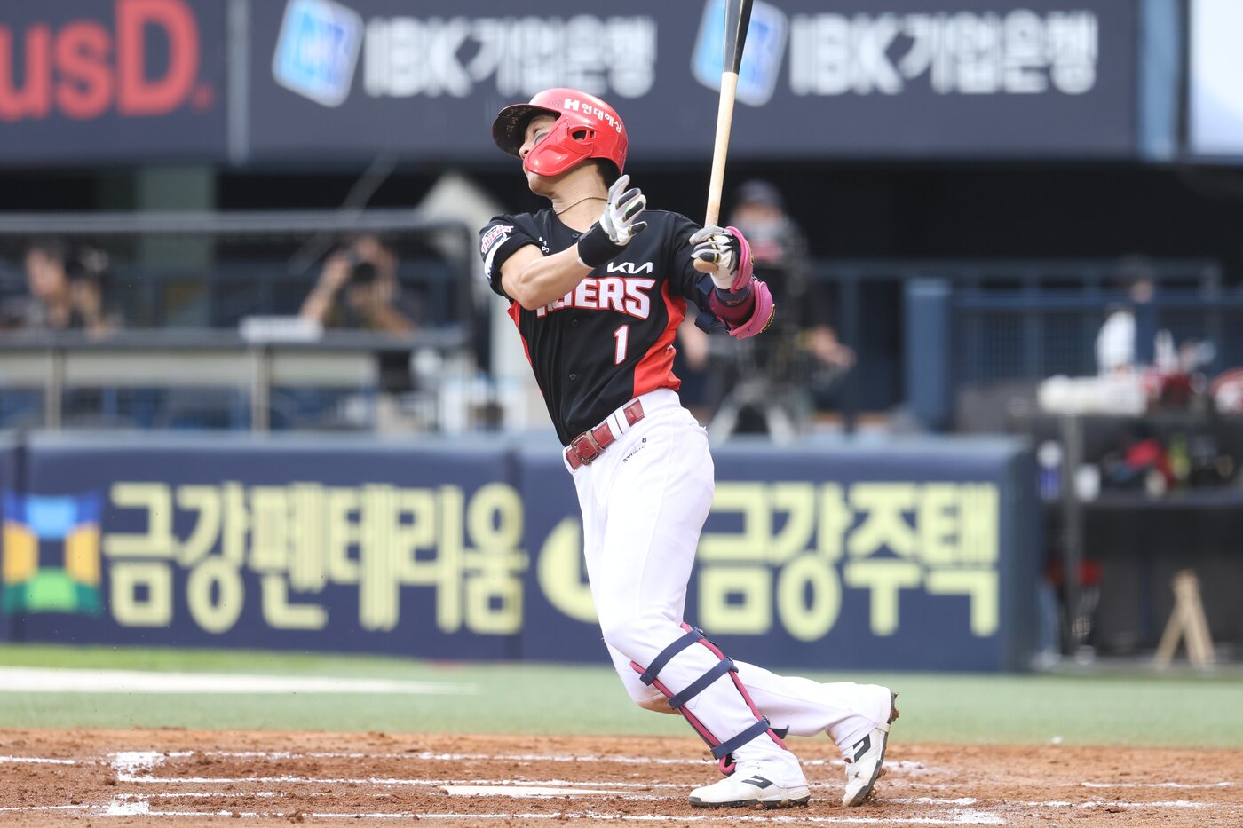본문 이미지 - KIA 타이거즈 박찬호가 13일 열린 KBO리그 잠실 LG 트윈스전에서 4안타를 몰아쳐 팀 승리를 이끌었다. &#40;KIA 타이거즈 제공&#41;