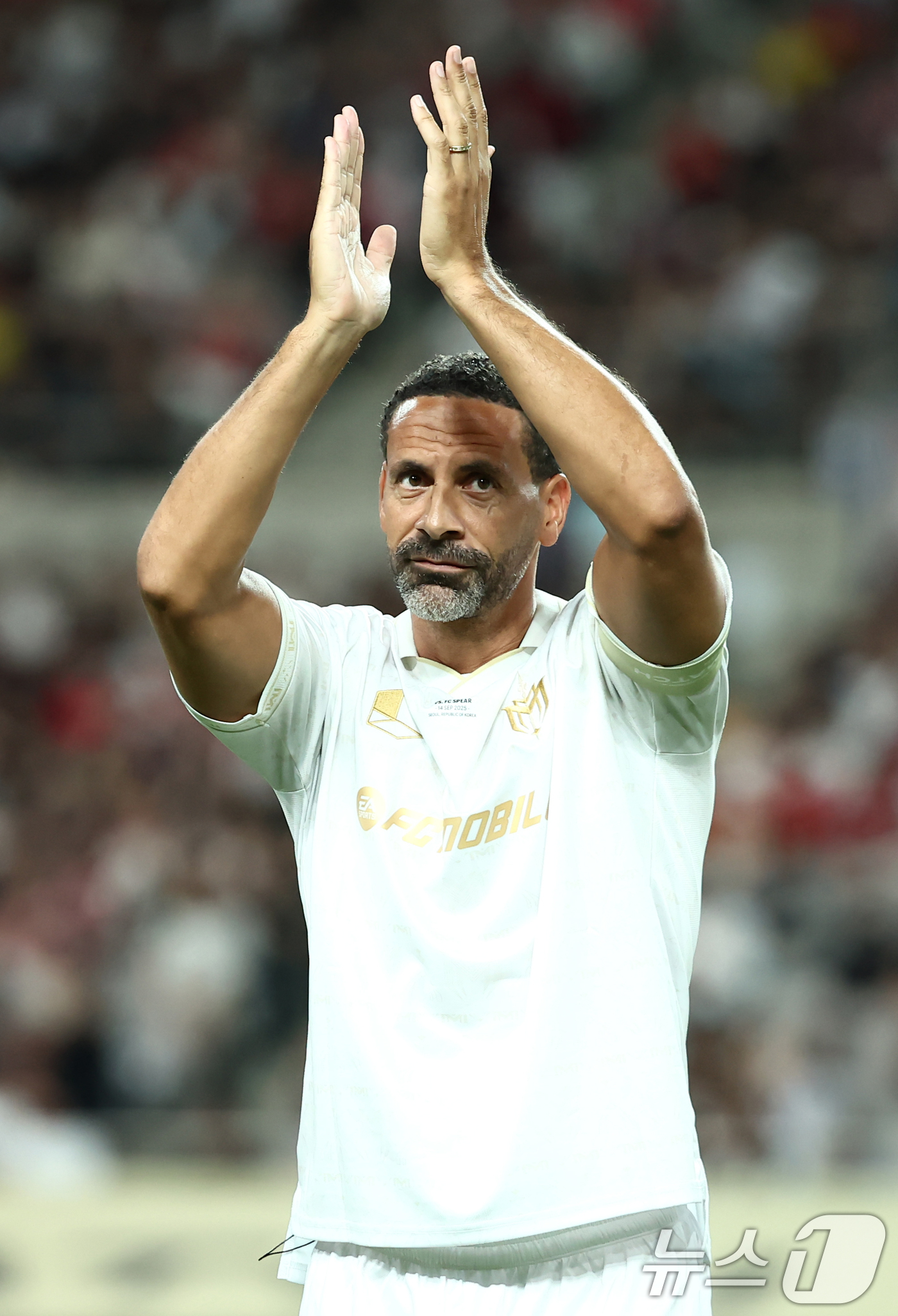 (서울=뉴스1) 김민지 기자 = 13일 오후 서울 마포구 서울월드컵경기장에서 열린 '2025 아이콘매치: 창의 귀환, 반격의 시작' 이벤트 매치에서 실드 유나이티드 주장 리오 퍼디 …