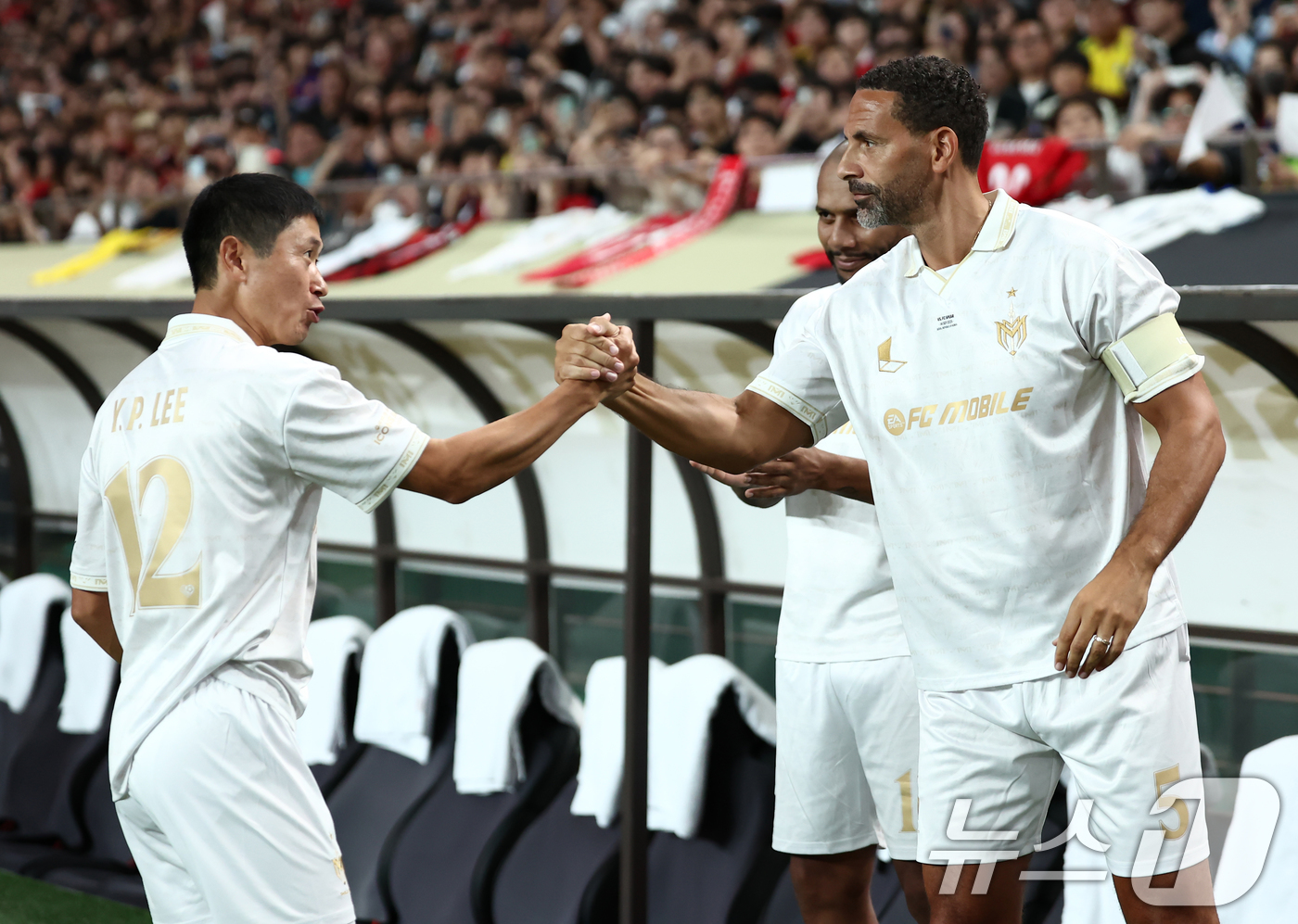 (서울=뉴스1) 김민지 기자 = 13일 오후 서울 마포구 서울월드컵경기장에서 열린 '2025 아이콘매치: 창의 귀환, 반격의 시작' 이벤트 매치에서 실드 유나이티드 주장 리오 퍼디 …