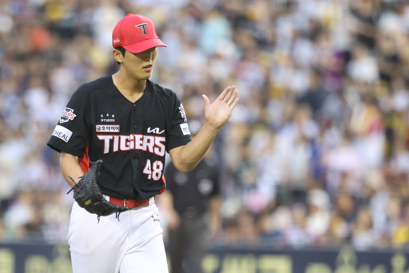 본문 이미지 - KIA 타이거즈 투수 이의리가 13일 열린 KBO리그 잠실 LG 트윈스전에서 6이닝 2실점 역투를 펼쳐 527일 만에 승리를 수확했다. &#40;KIA 타이거즈 제공&#41;
