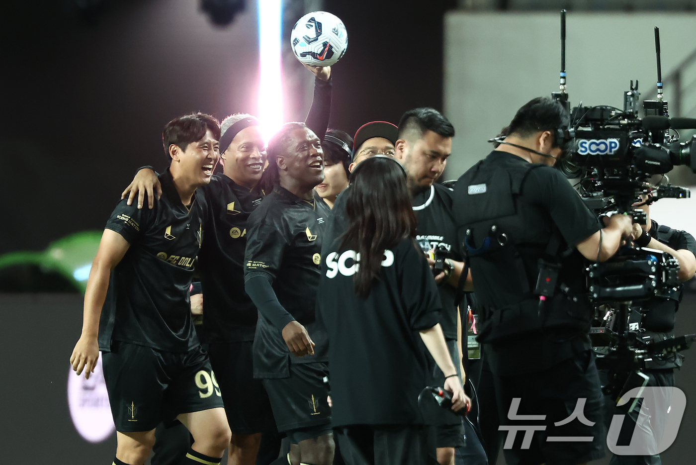 (서울=뉴스1) 김민지 기자 = 13일 오후 서울 마포구 서울월드컵경기장에서 열린 '2025 아이콘매치: 창의 귀환, 반격의 시작' 이벤트 매치 2라운드 터치 챌린지 경기에서 득점 …