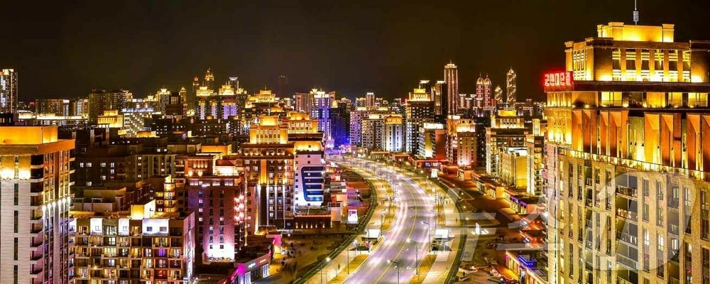 (평양 노동신문=뉴스1) = 북한 노동당 기관지 노동신문은 14일 직관불장식국 선경불장식연구소 부소장을 통해 "꼭 같은 모양의 살림집(주택)이라도 조명 방식에 따라 건축물에 대한 …