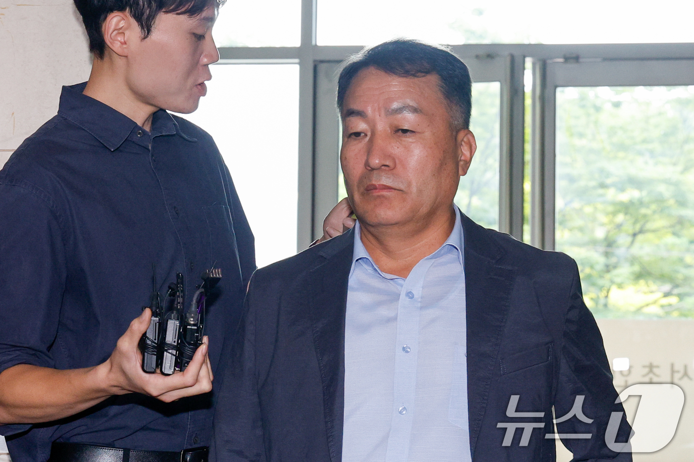 (서울=뉴스1) 안은나 기자 = 김계환 전 해병대 사령관이 14일 오전 서울 서초구 순직해병특검(특별검사 이명현)에서 피의자 신분으로 4차 조사를 받기 위해 출석하고 있다. 김 전 …