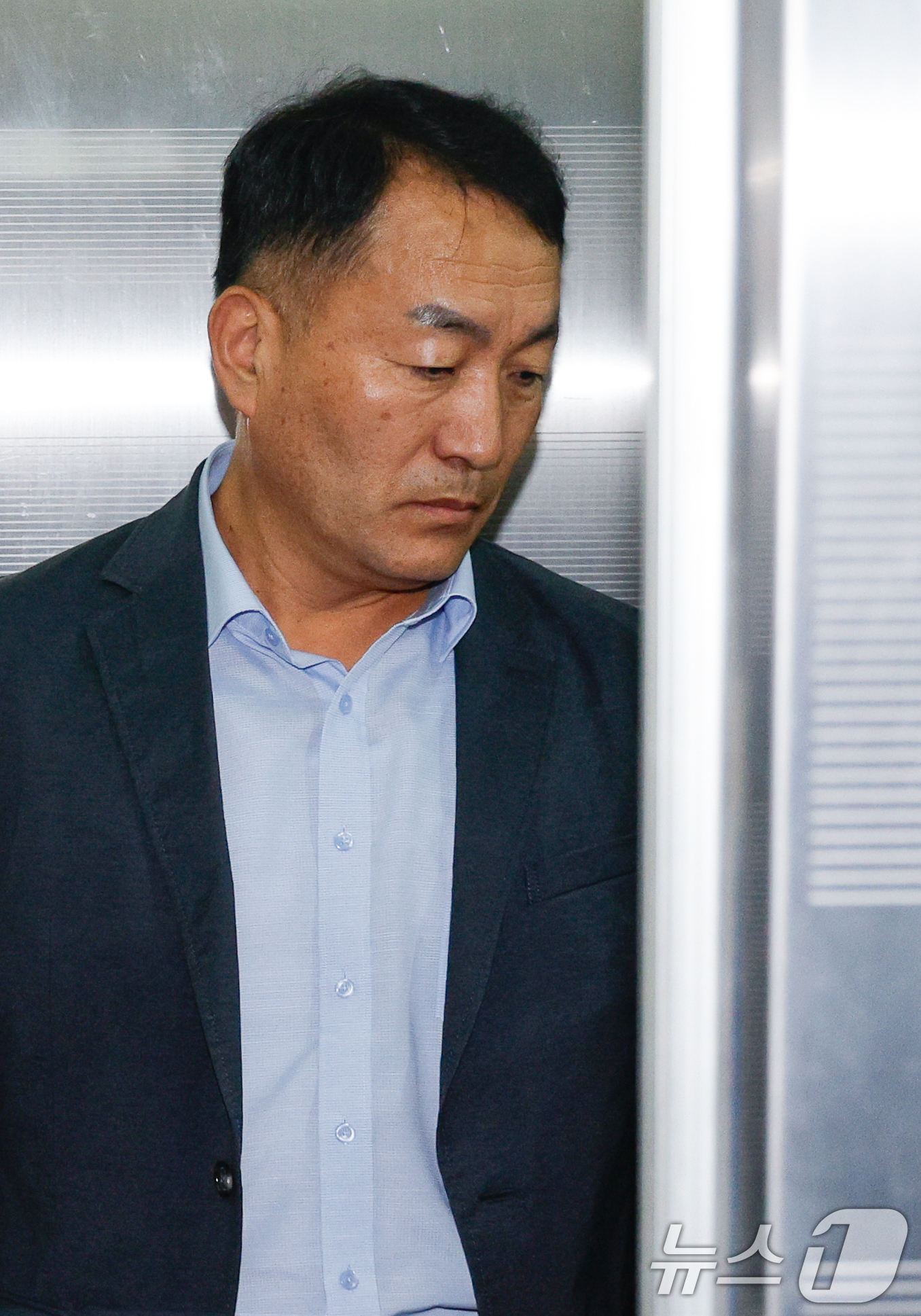 (서울=뉴스1) 안은나 기자 = 김계환 전 해병대 사령관이 14일 오전 서울 서초구 순직해병특검(특별검사 이명현)에서 피의자 신분으로 4차 조사를 받기 위해 출석하고 있다. 김 전 …