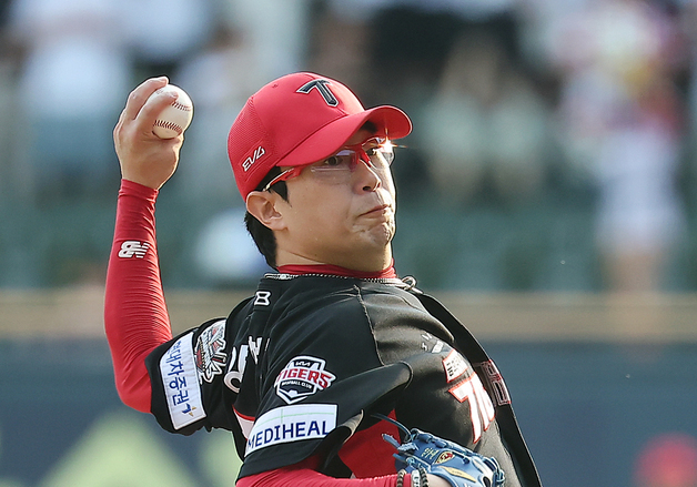 '대투수' KIA 양현종, KBO리그 최초 2200탈삼진 돌파