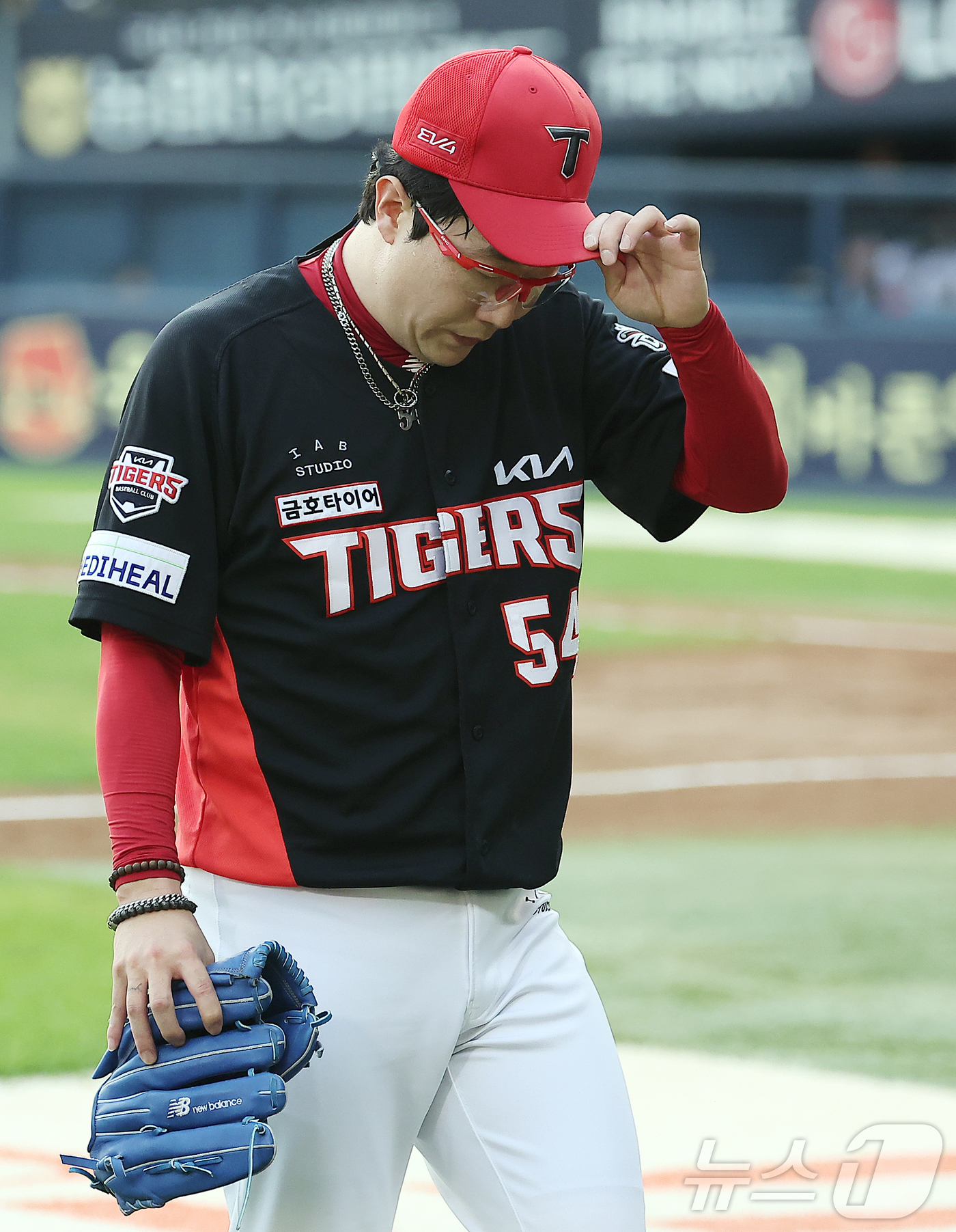 (서울=뉴스1) 김진환 기자 = 14일 오후 서울 송파구 잠실야구장에서 열린 프로야구 '2025 신한 SOL뱅크 KBO 리그' KIA 타이거즈와 LG 트윈스의 경기, KIA 선발 …