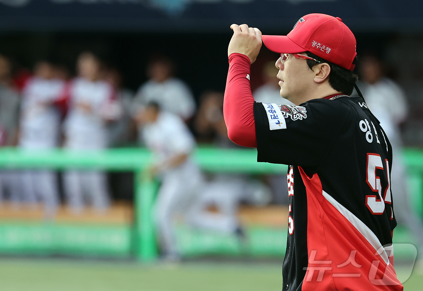 (서울=뉴스1) 김진환 기자 = 14일 오후 서울 송파구 잠실야구장에서 열린 프로야구 '2025 신한 SOL뱅크 KBO 리그' KIA 타이거즈와 LG 트윈스의 경기, KIA 선발 …