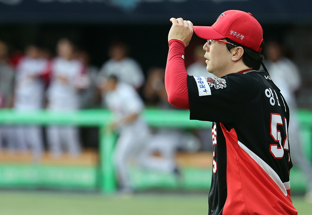 양현종 vs 임찬규, 누가 더 버틸까…KIA-LG, 3위 놓고 끝장 승부