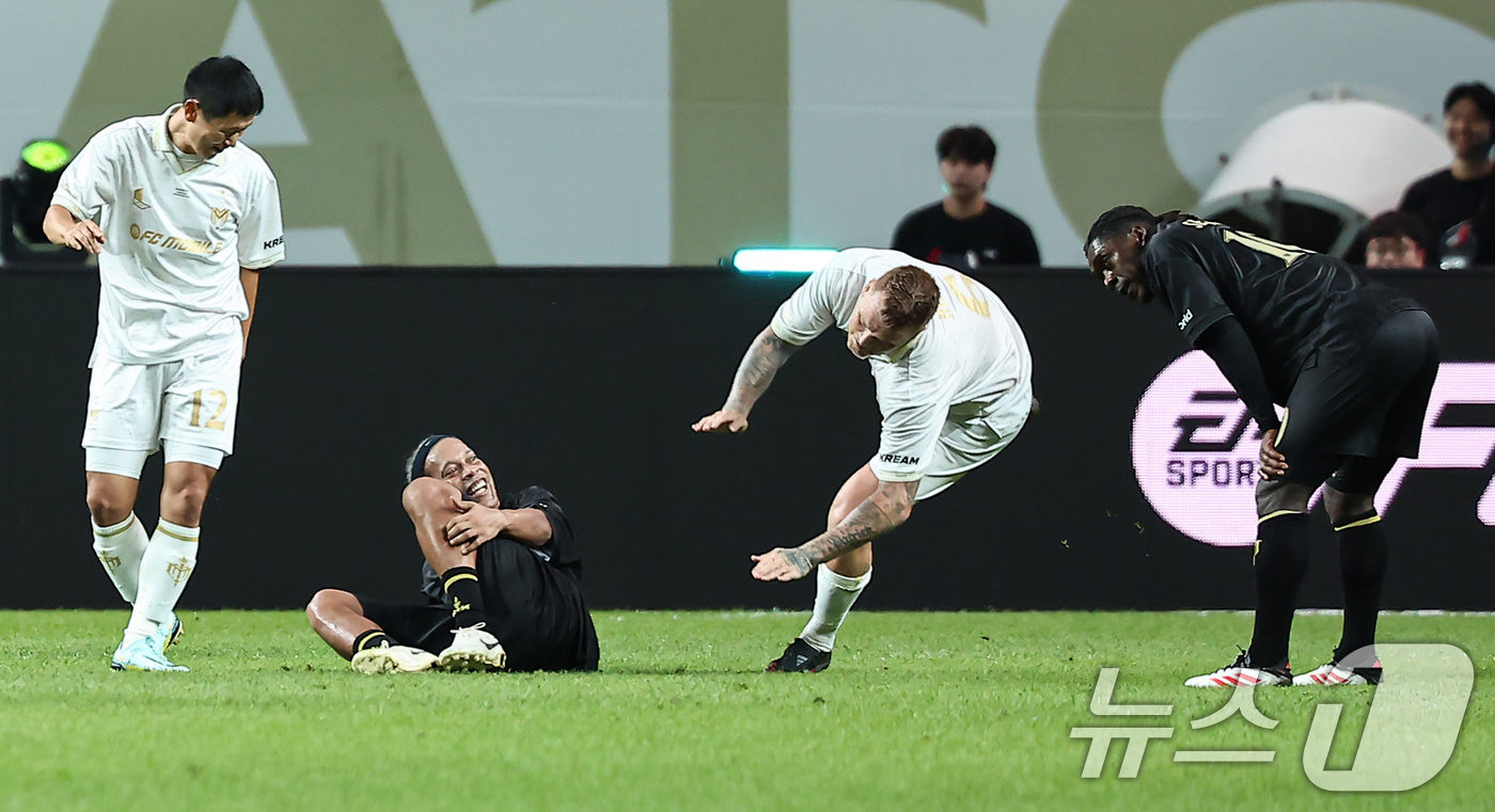 (서울=뉴스1) 김도우 기자 = 14일 오후 서울 마포구 서울월드컵경기장에서 열린 '2025 넥슨 아이콘매치' FC 스피어와 실드 유나이티드의 경기, 실드 유나이티드 욘 아르네 리 …