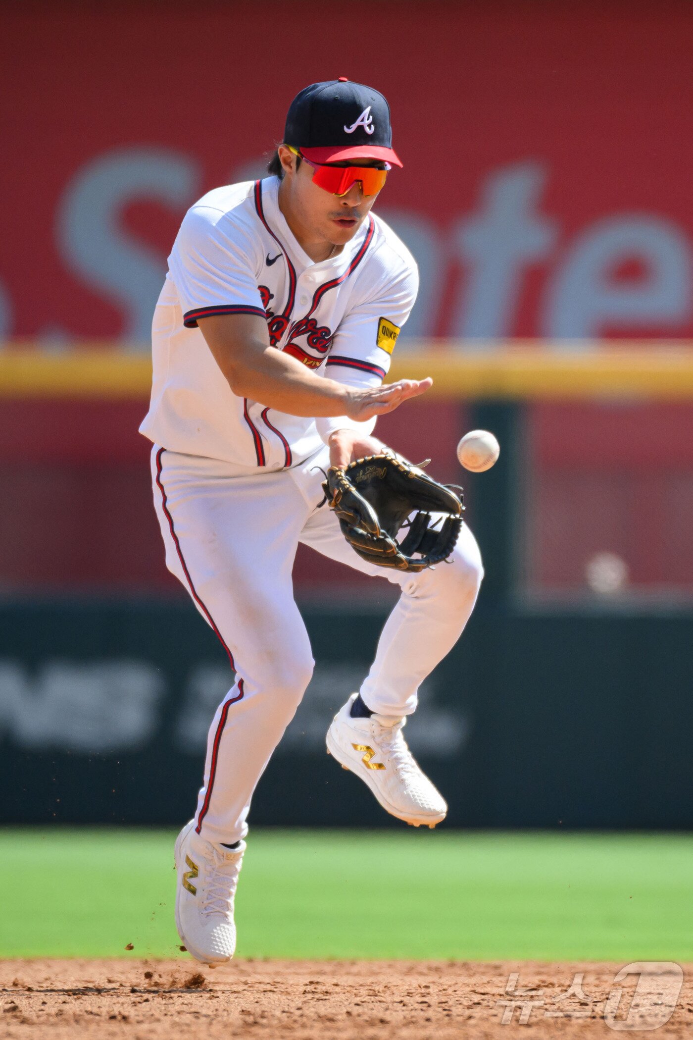 본문 이미지 - 애틀랜타 브레이브스 김하성이 15일&#40;한국시간&#41; 열린 2025 메이저리그 휴스턴 애스트로스전에서 4타수 3안타 1볼넷 1타점 1득점으로 활약했다. ⓒ AFP=뉴스1