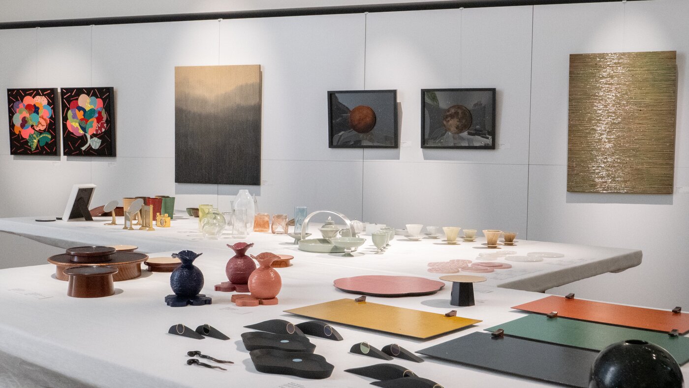 본문 이미지 - &#39;숨 고르다 : 전통, 오늘을 위로하다&#39;전 전시 전경 &#40;채율 제공&#41;