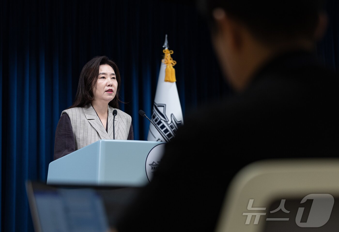 본문 이미지 - 강유정 대통령실 대변인이 15일 서울 용산 대통령실 청사에서 핵심규제 합리화 전략회의 관련 브리핑을 하고 있다. 2025.9.15/뉴스1 ⓒ News1 이재명 기자